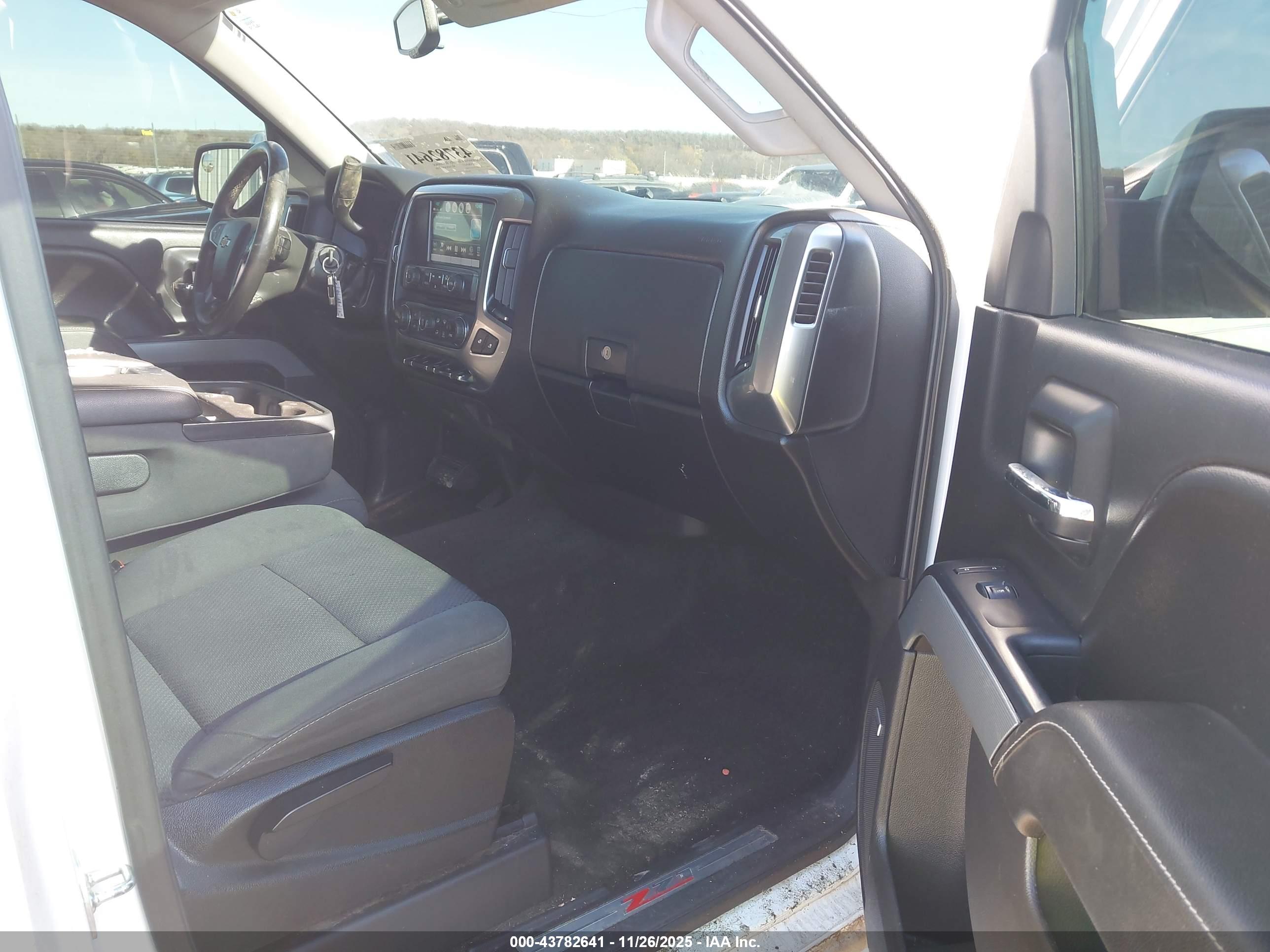 CHEVROLET SILVERADO image 5