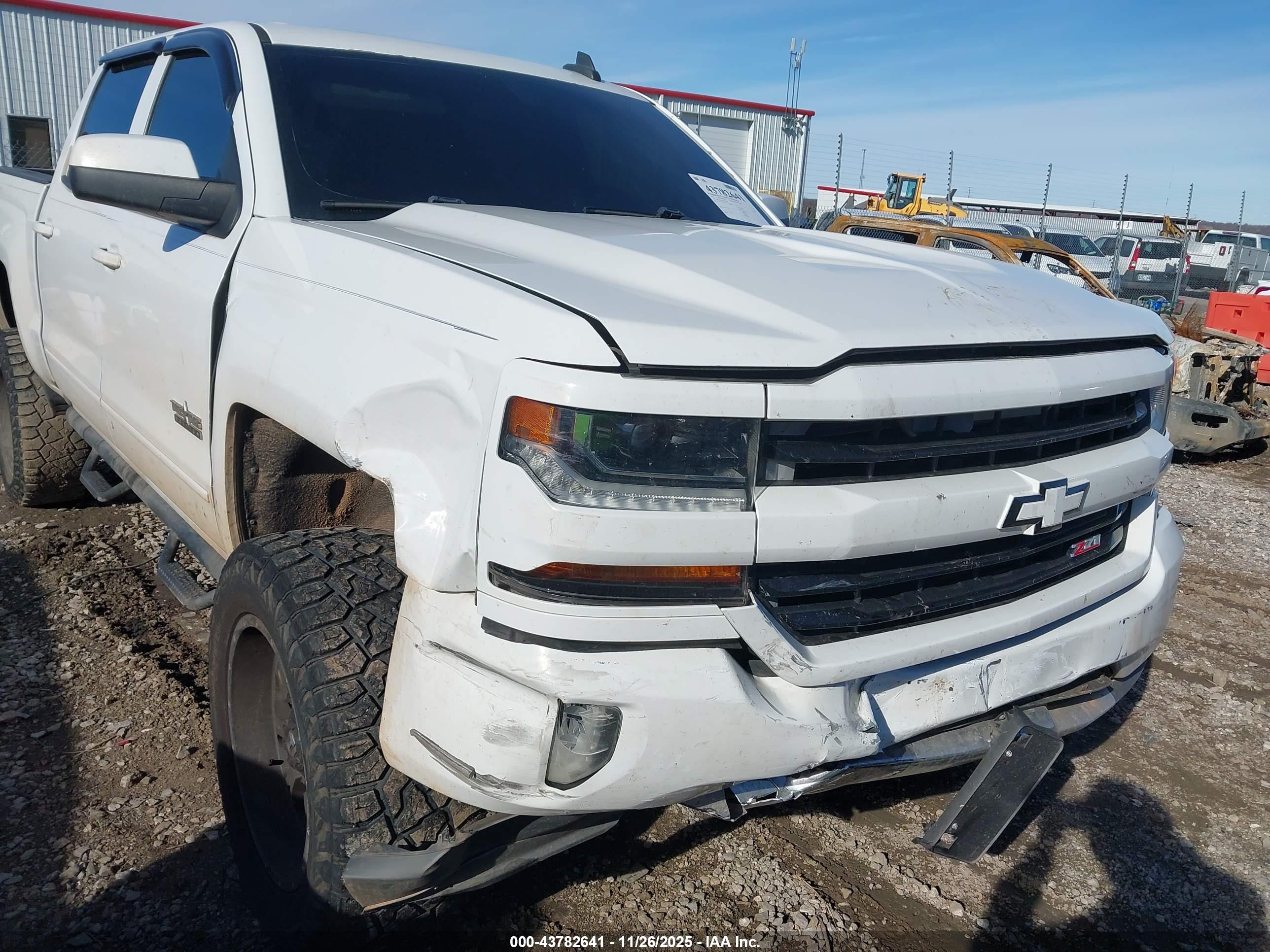 CHEVROLET SILVERADO image 6