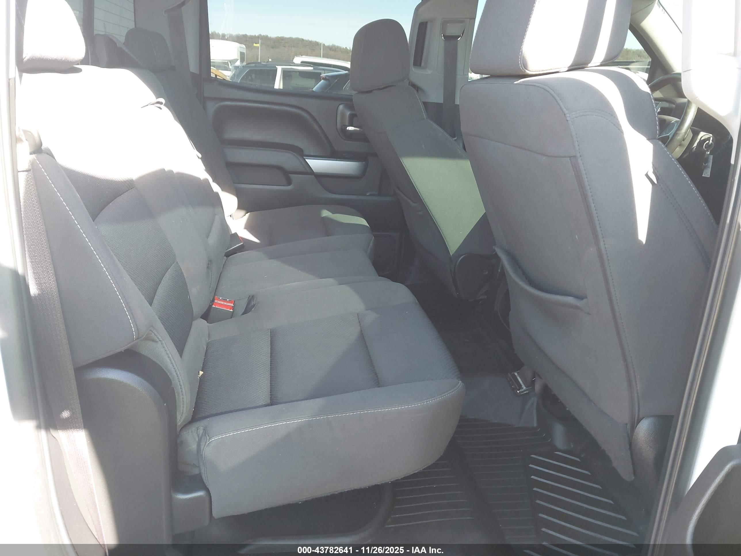 CHEVROLET SILVERADO image 8