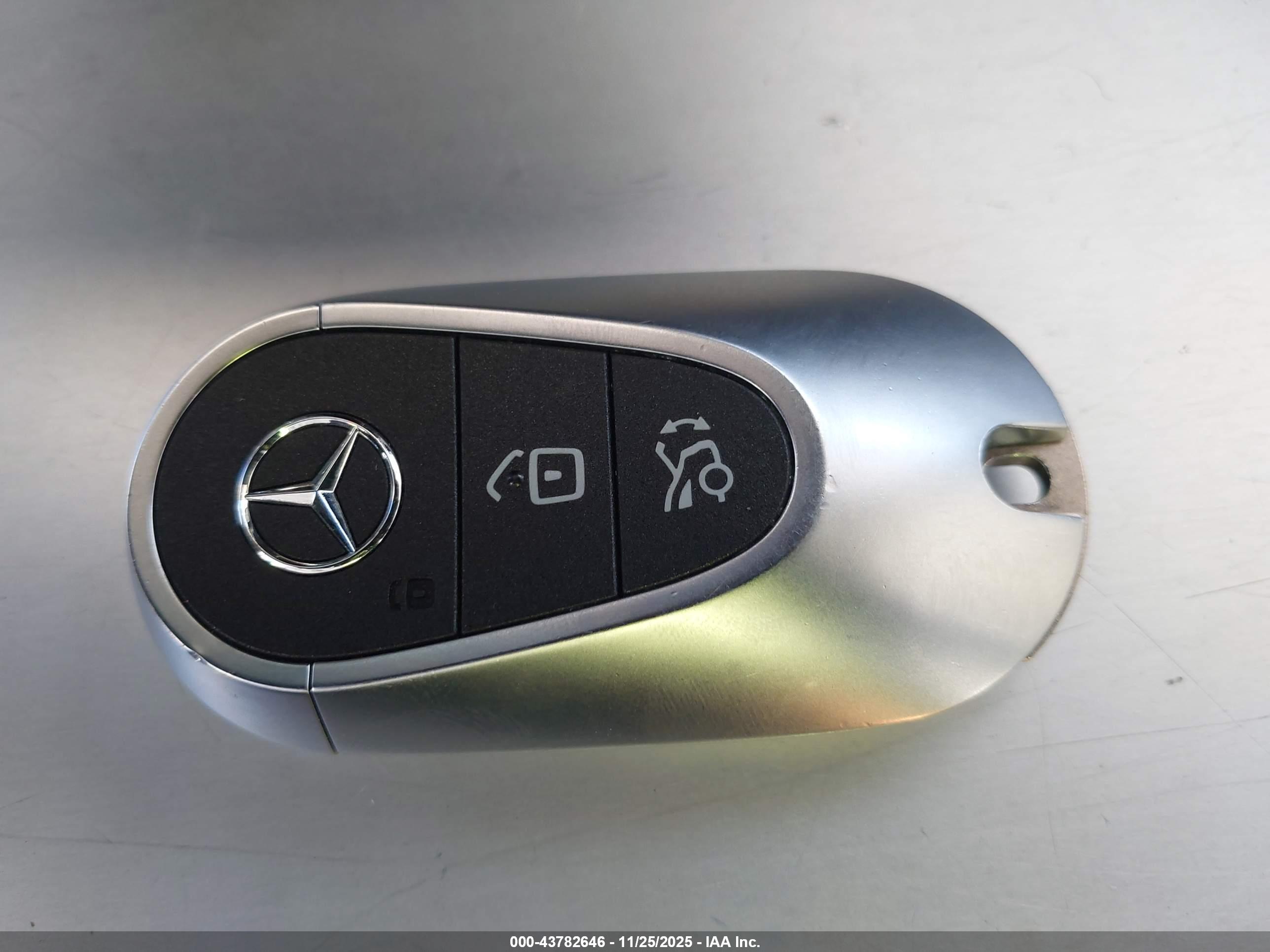 MERCEDES-BENZ GLC image 11