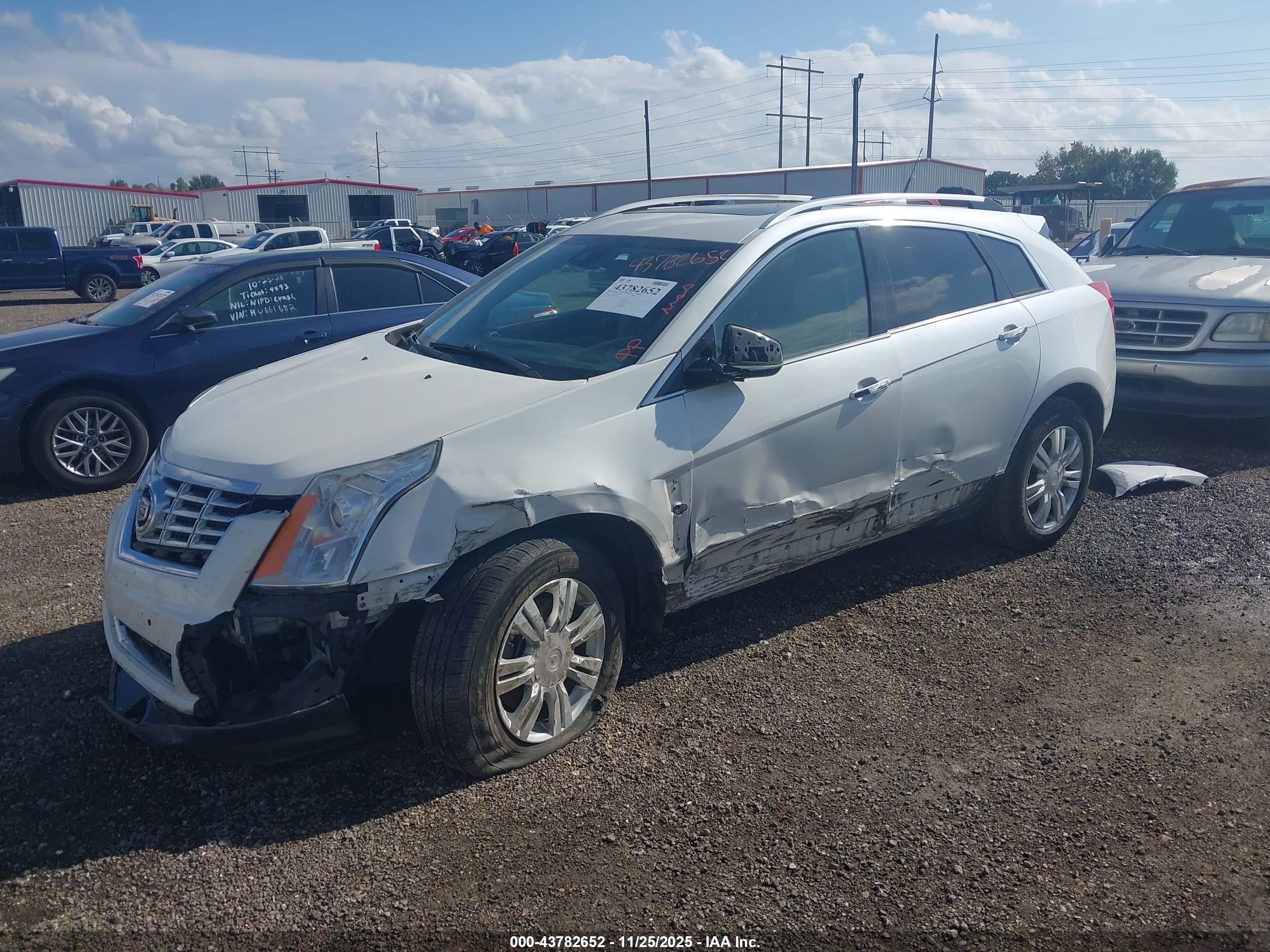 CADILLAC SRX image 2