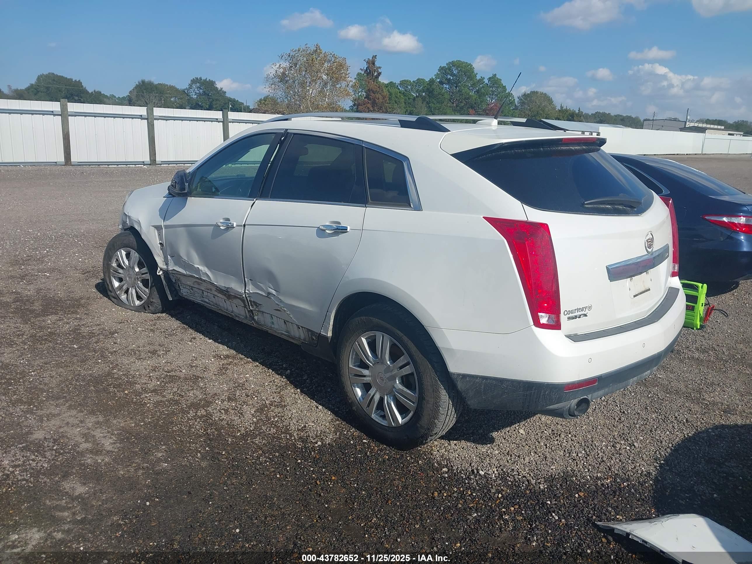 CADILLAC SRX image 3