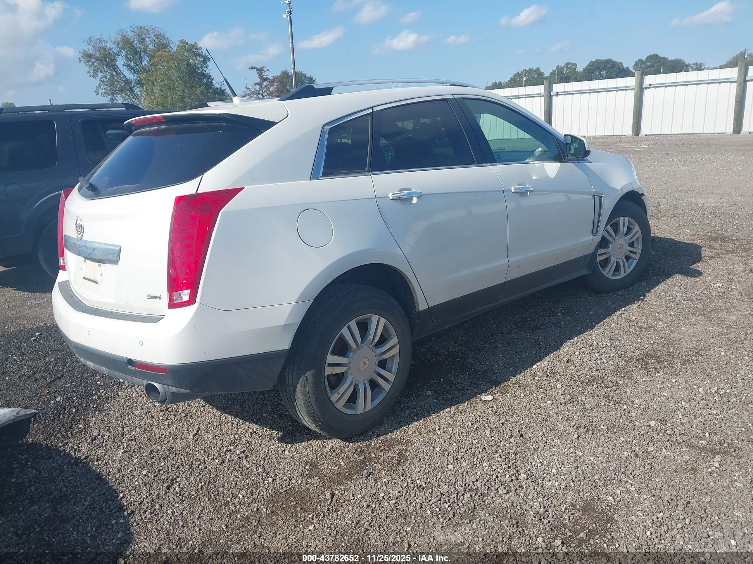 CADILLAC SRX image 4