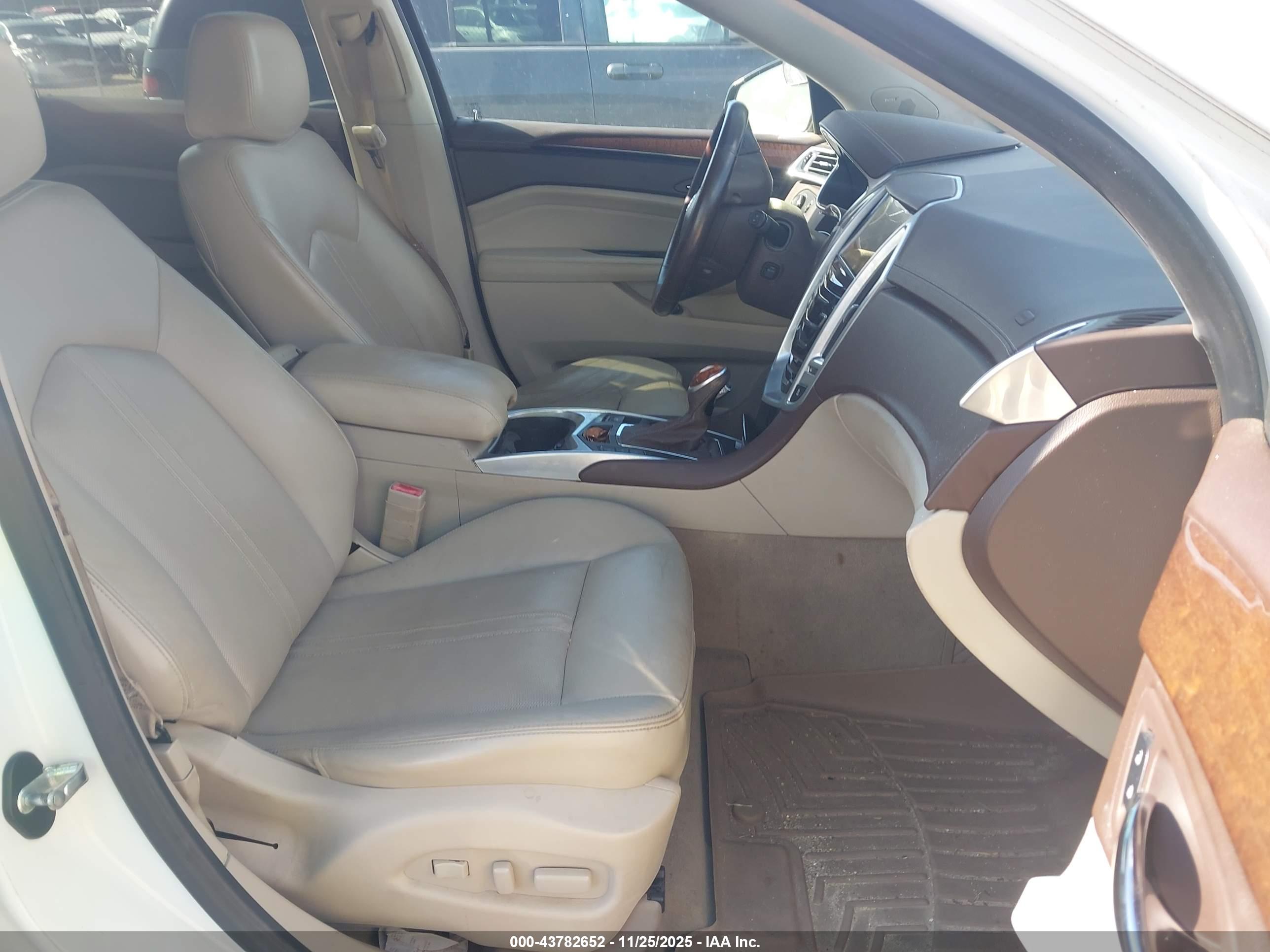 CADILLAC SRX image 5
