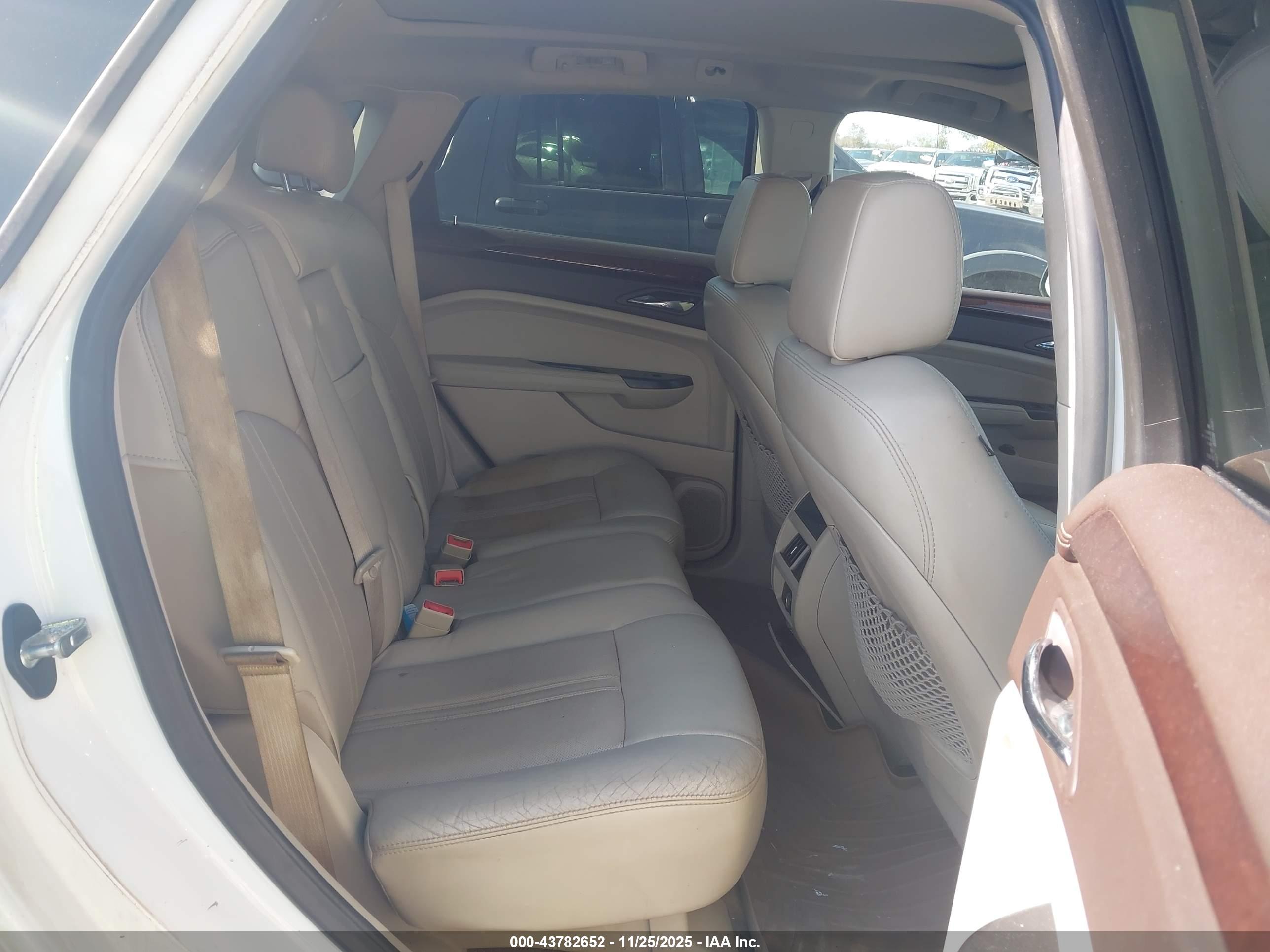 CADILLAC SRX image 8