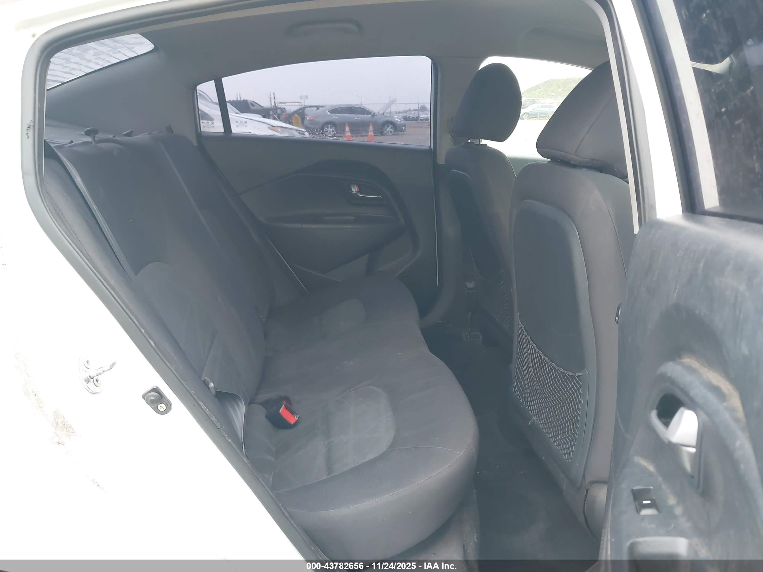 KIA RIO image 8