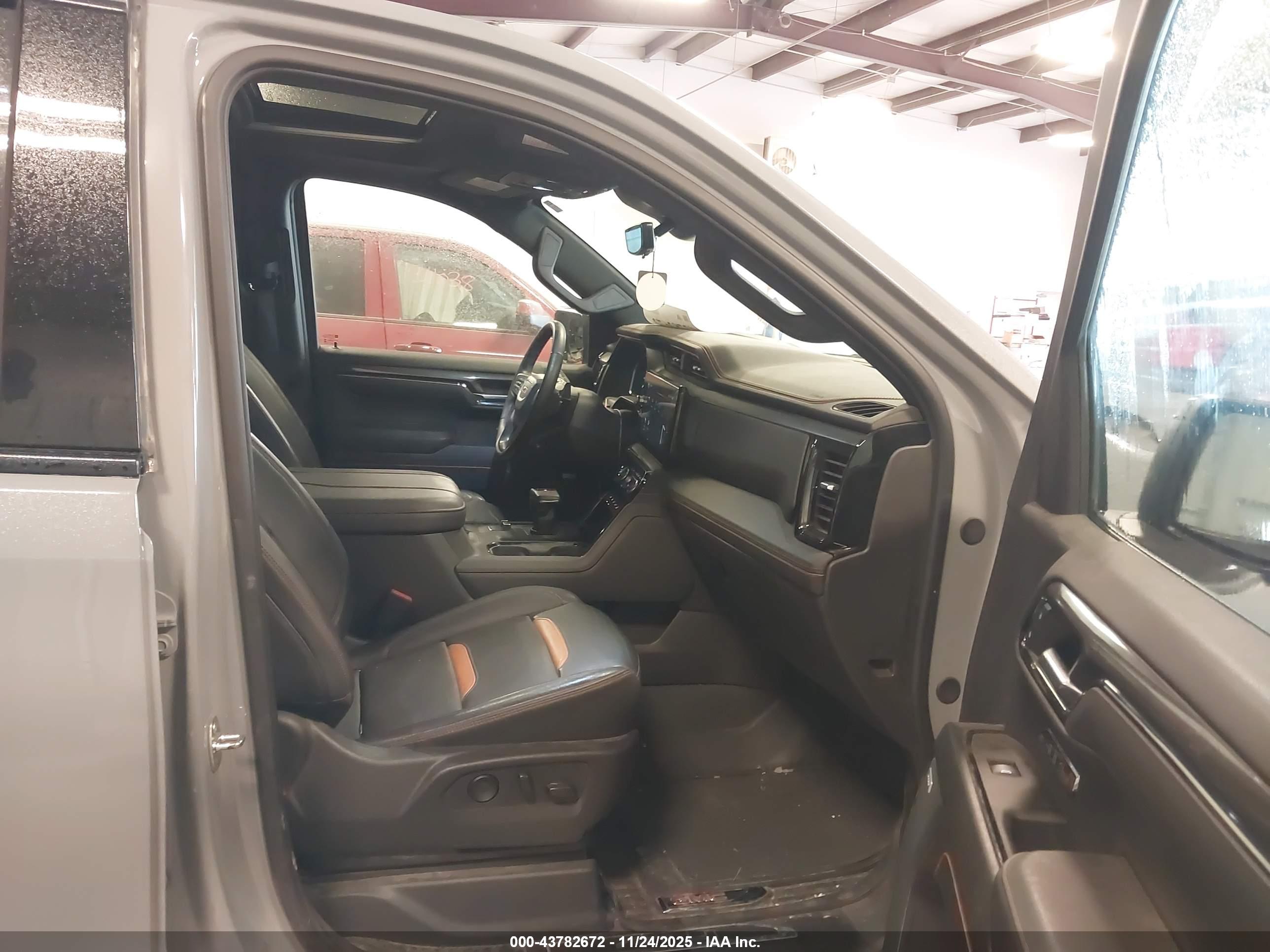 GMC SIERRA image 5