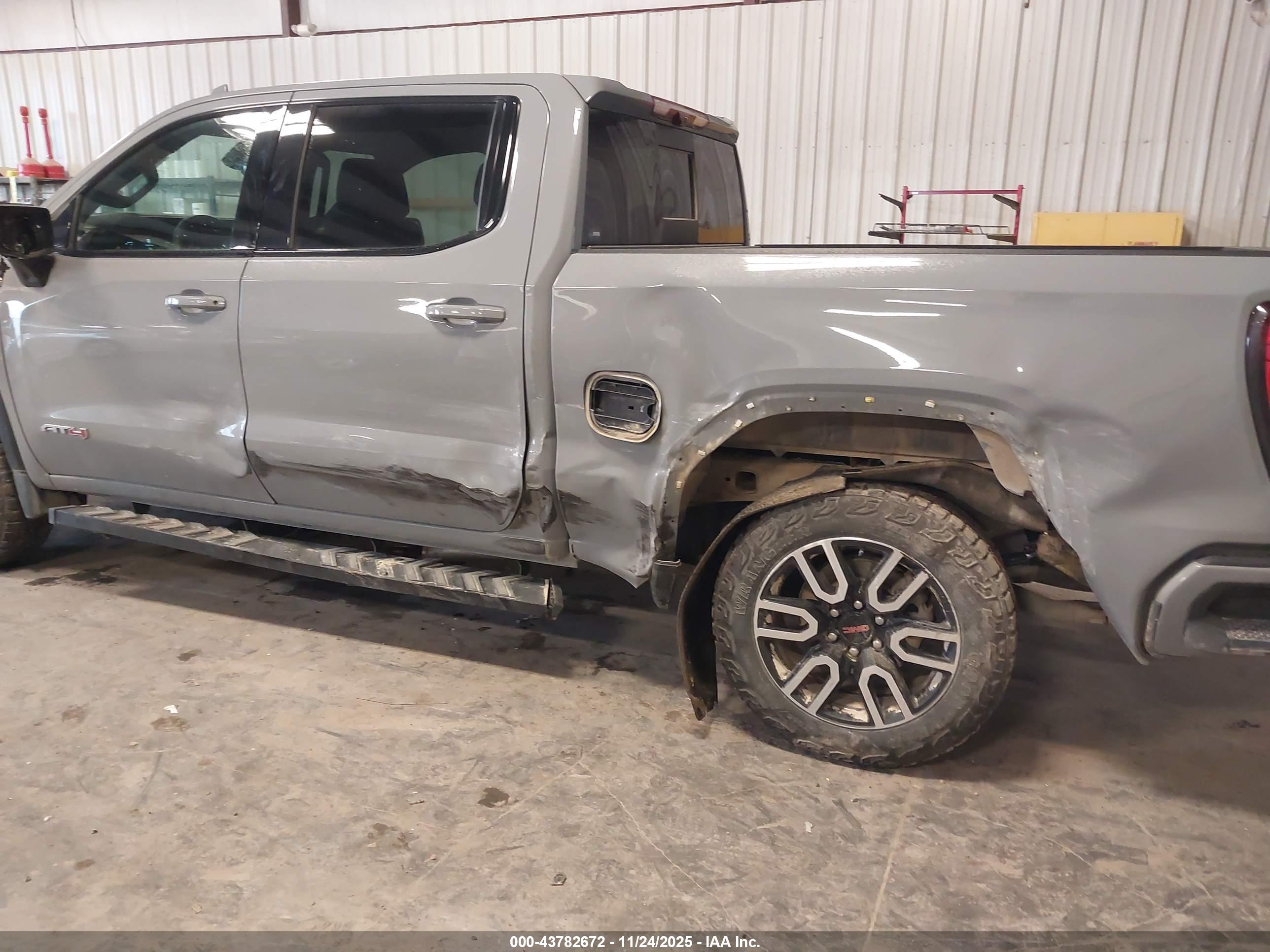 GMC SIERRA image 6