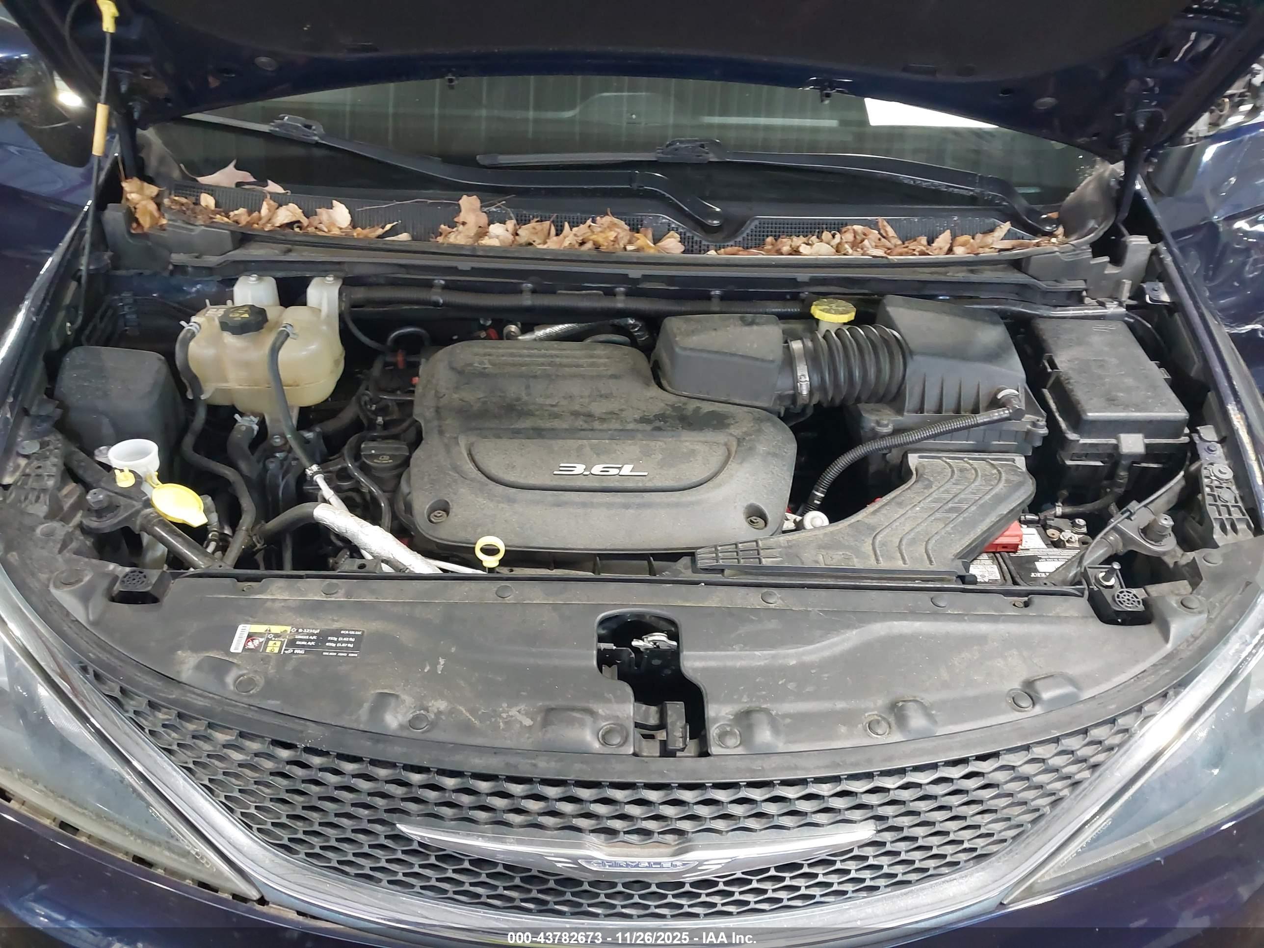 CHRYSLER PACIFICA image 10