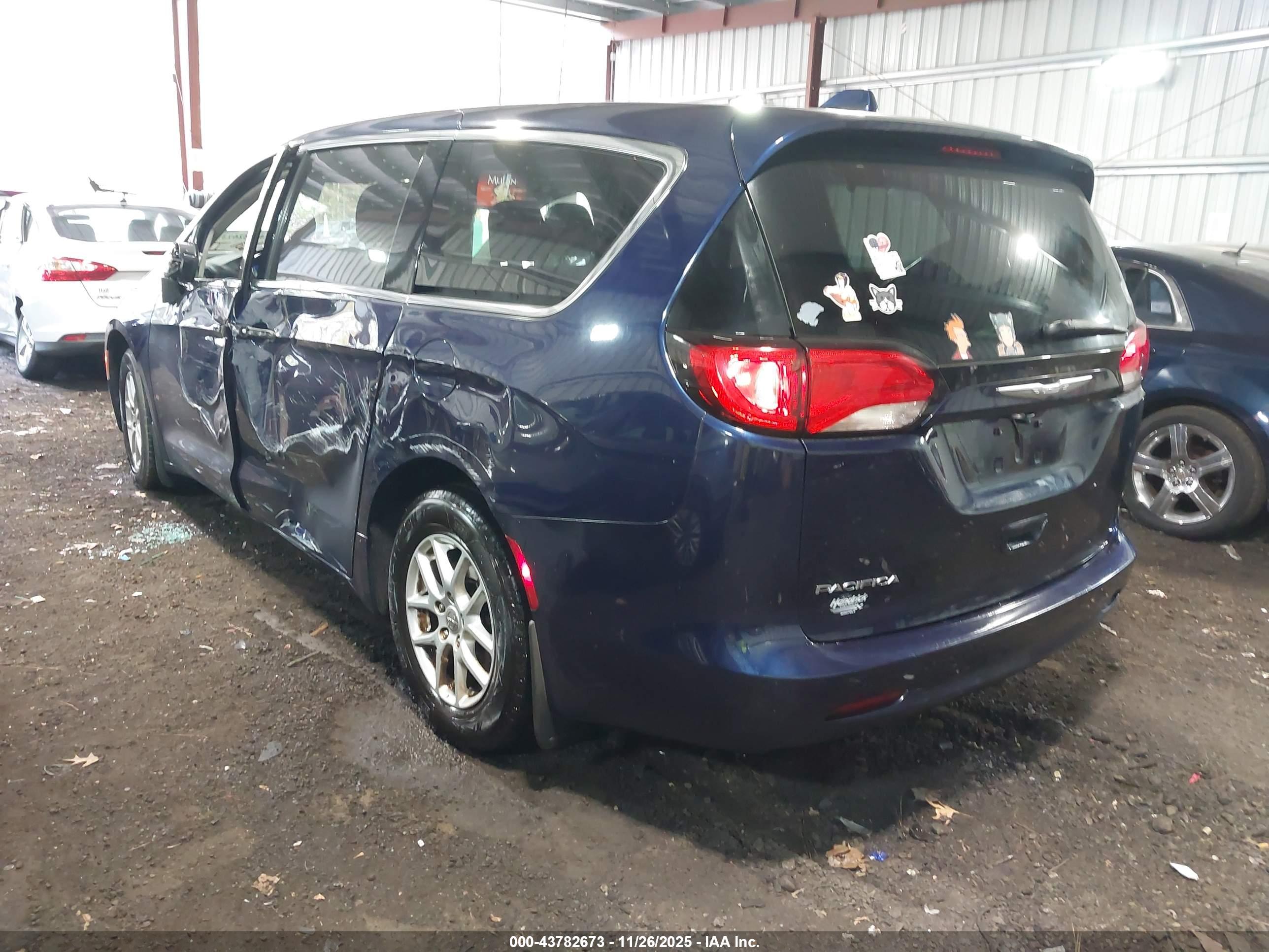 CHRYSLER PACIFICA image 3