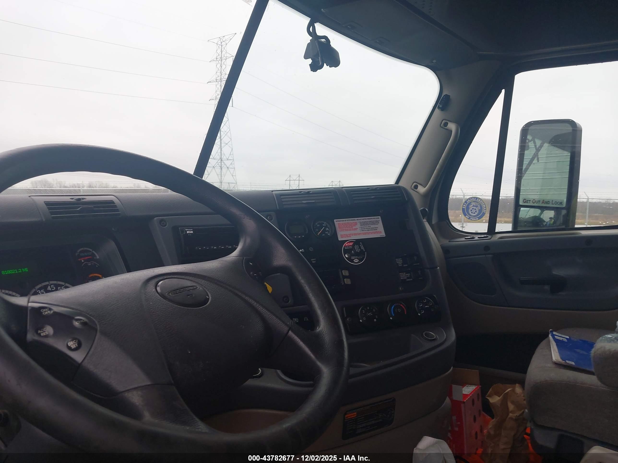 FREIGHTLINER CASCADIA image 7