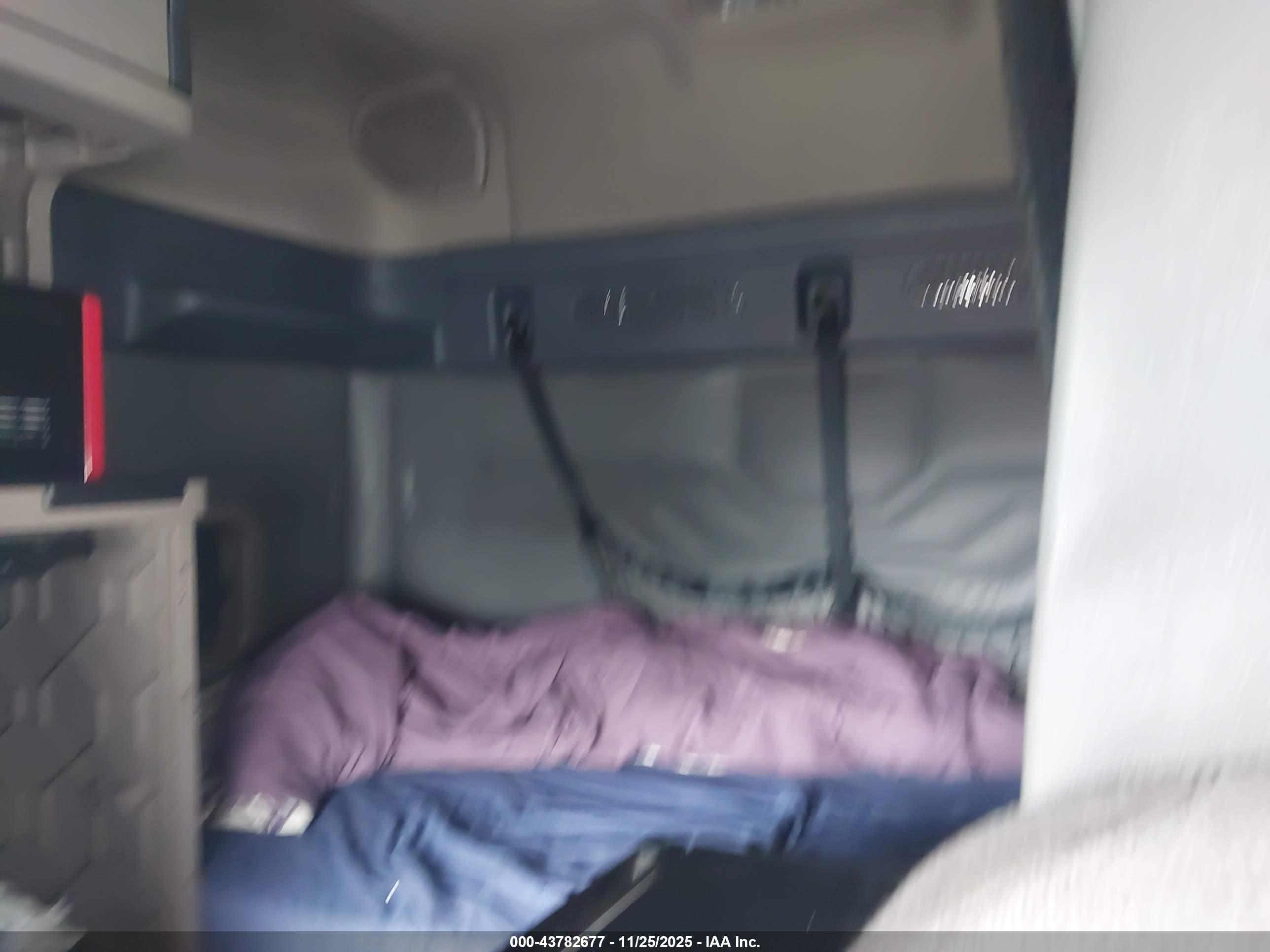 FREIGHTLINER CASCADIA image 8