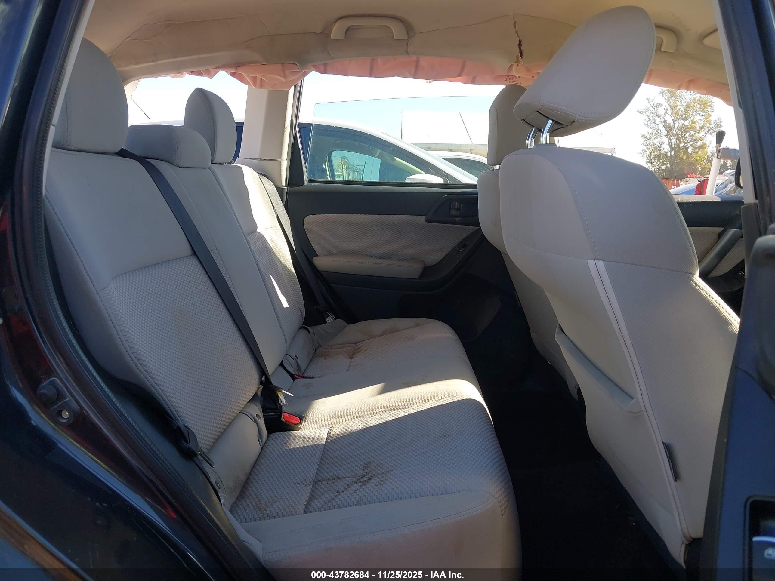 SUBARU FORESTER image 8