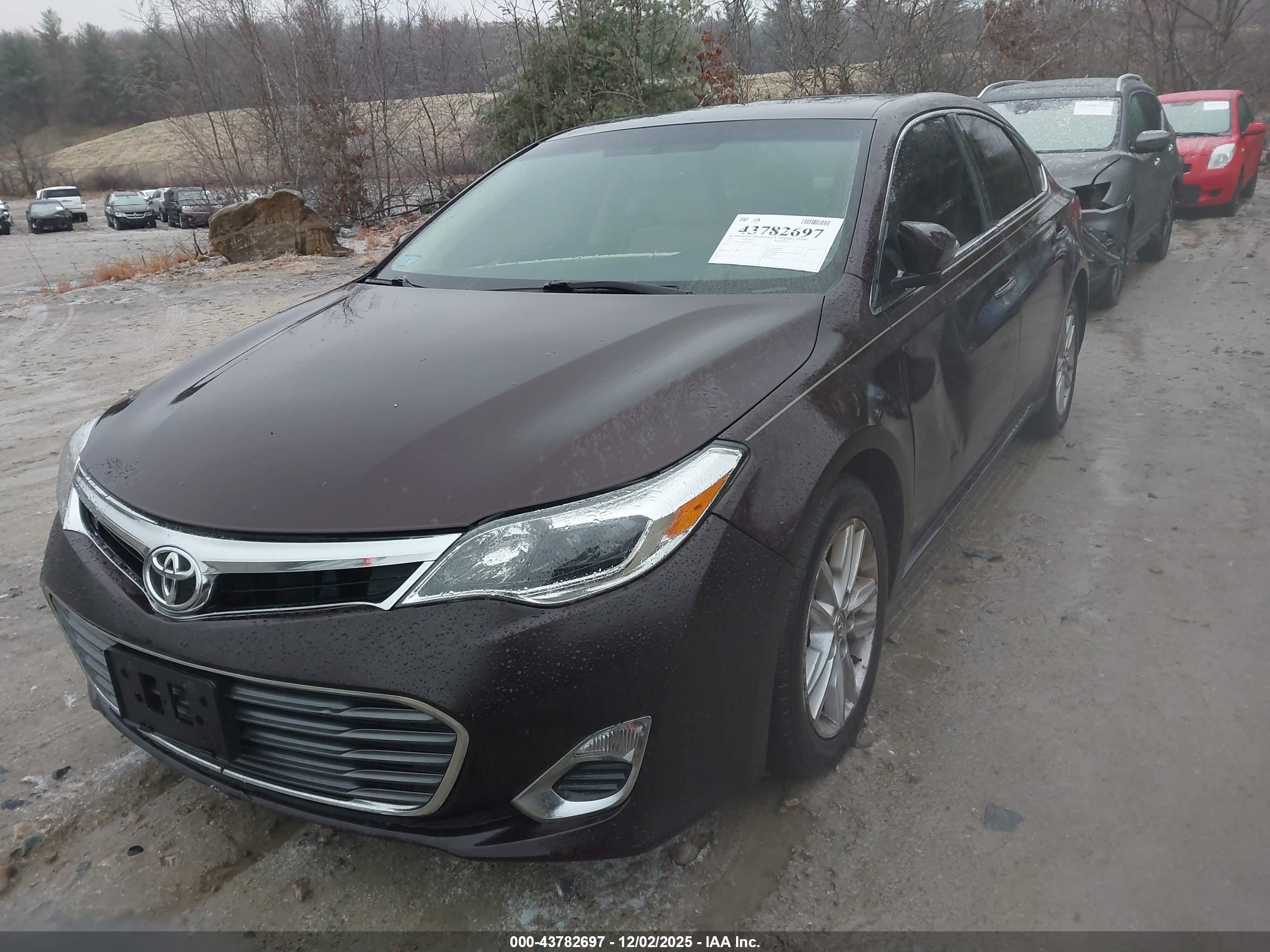 TOYOTA AVALON image 2