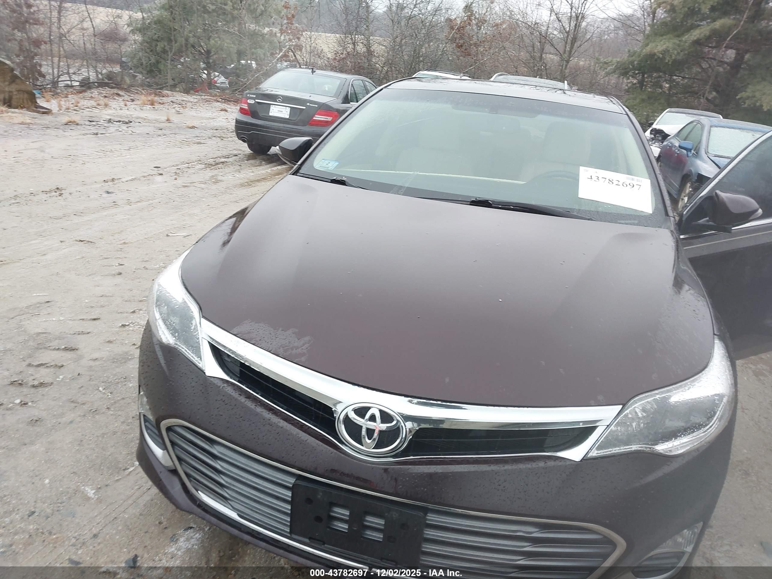 TOYOTA AVALON image 6