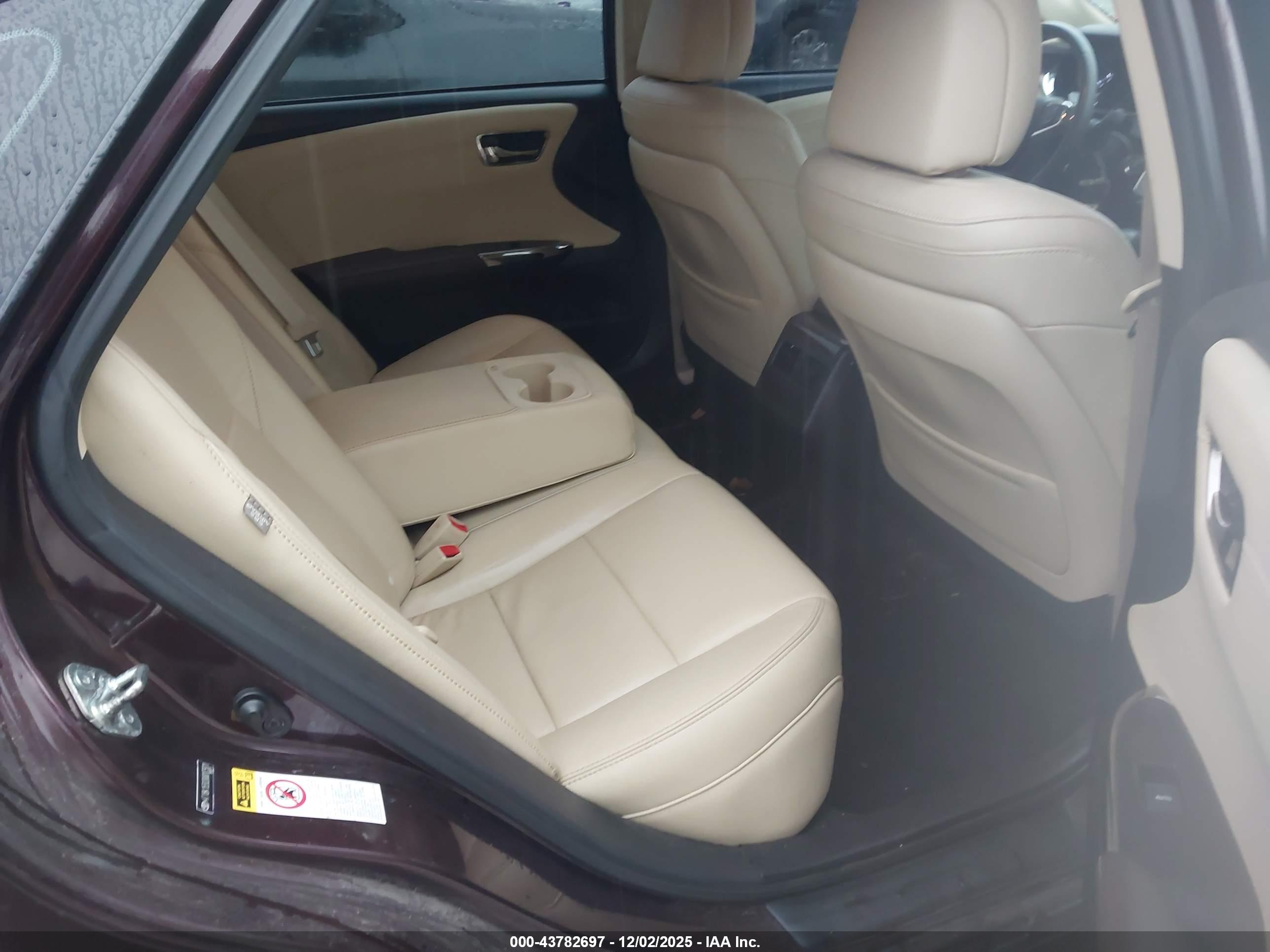 TOYOTA AVALON image 8