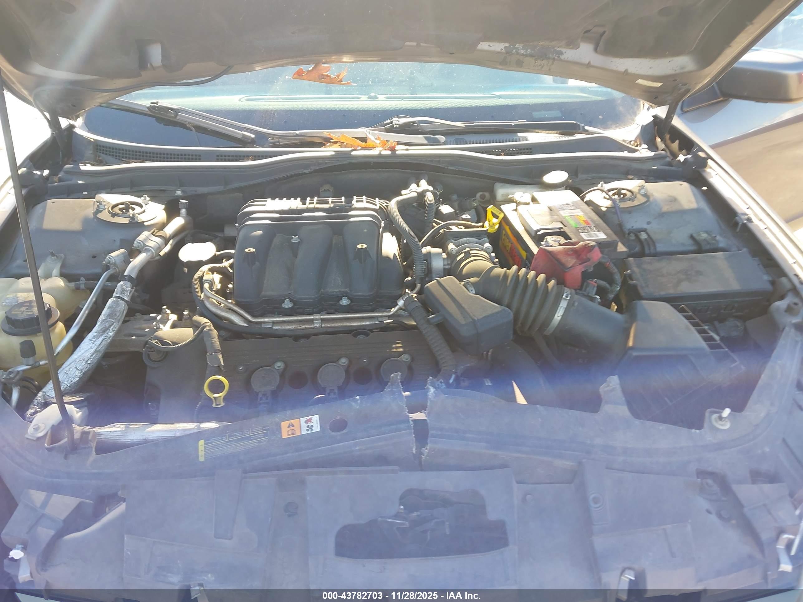 FORD FUSION image 10
