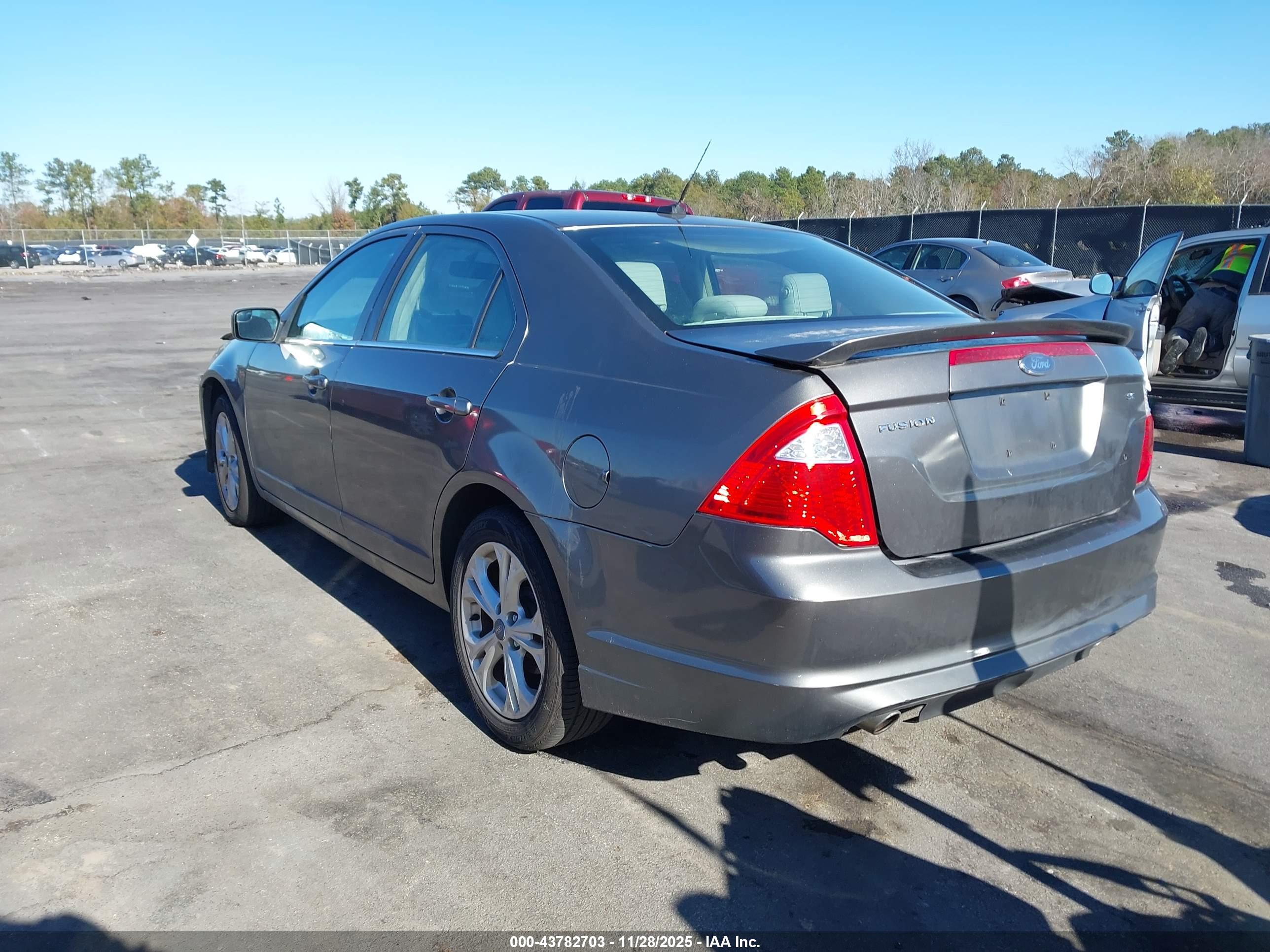 FORD FUSION image 3