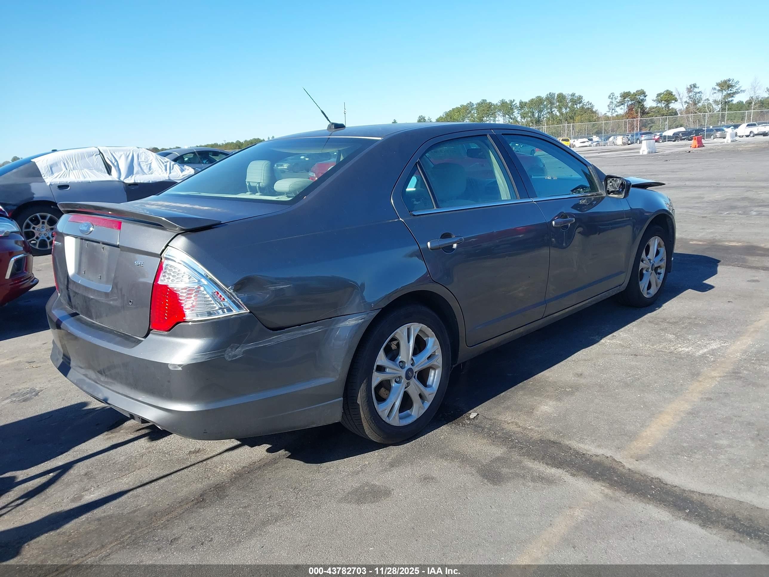 FORD FUSION image 4