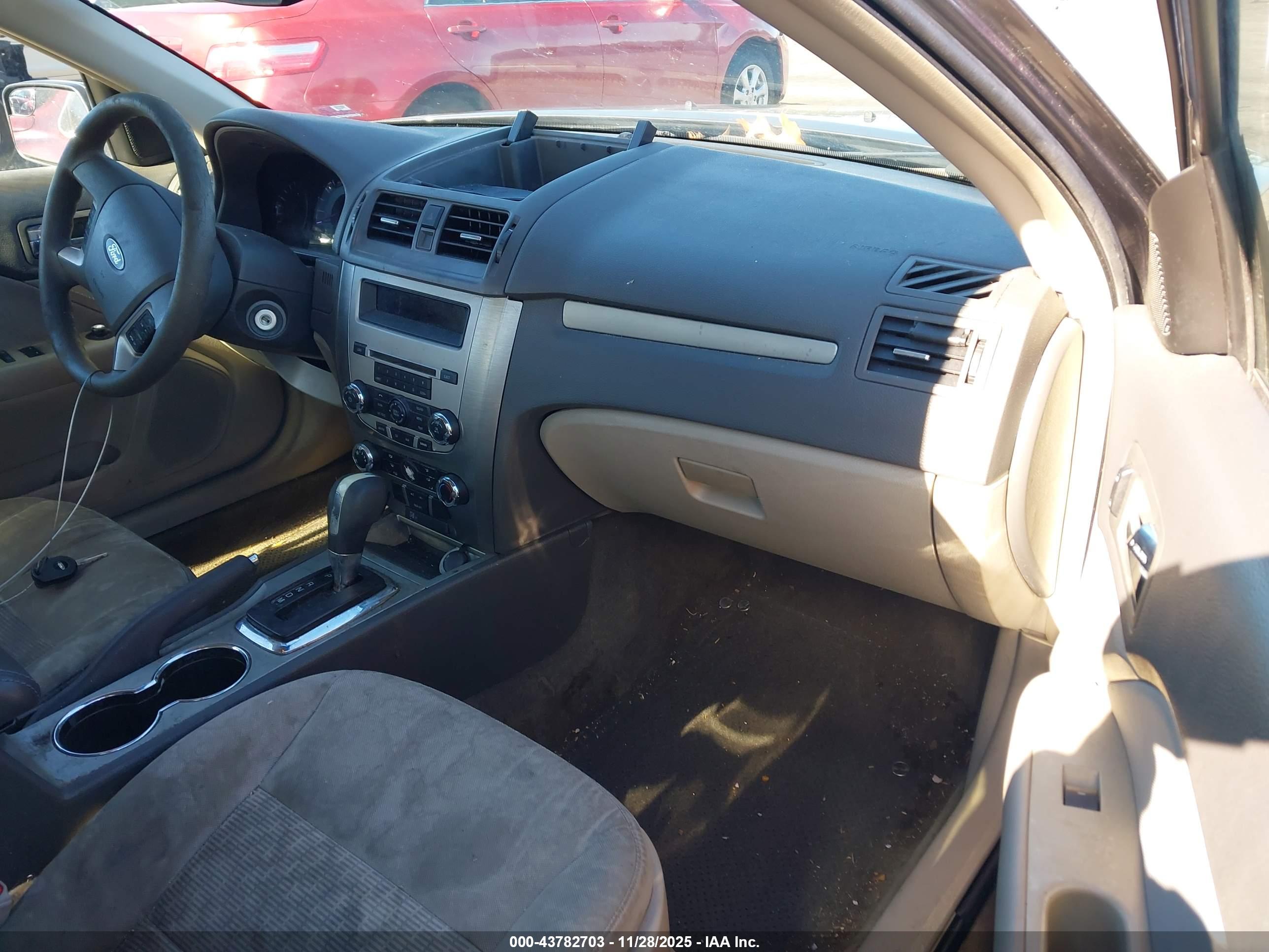 FORD FUSION image 5