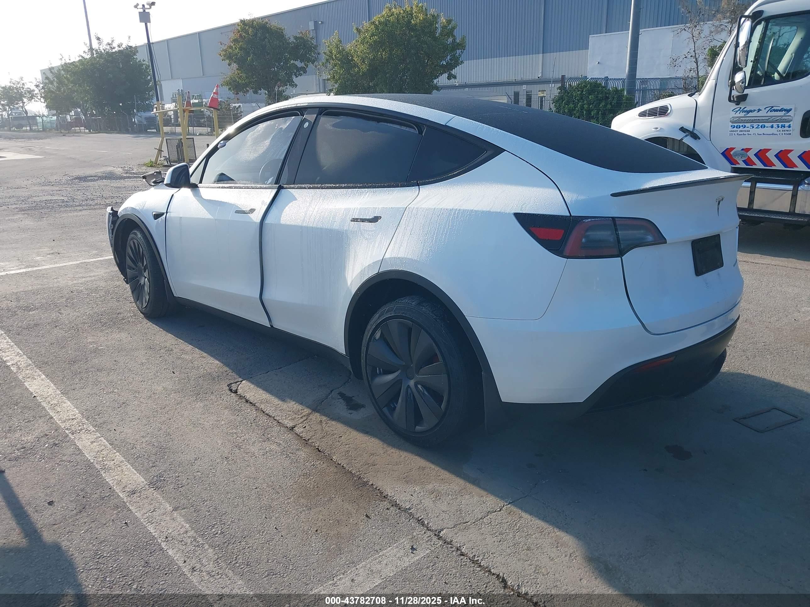 TESLA MODEL image 3