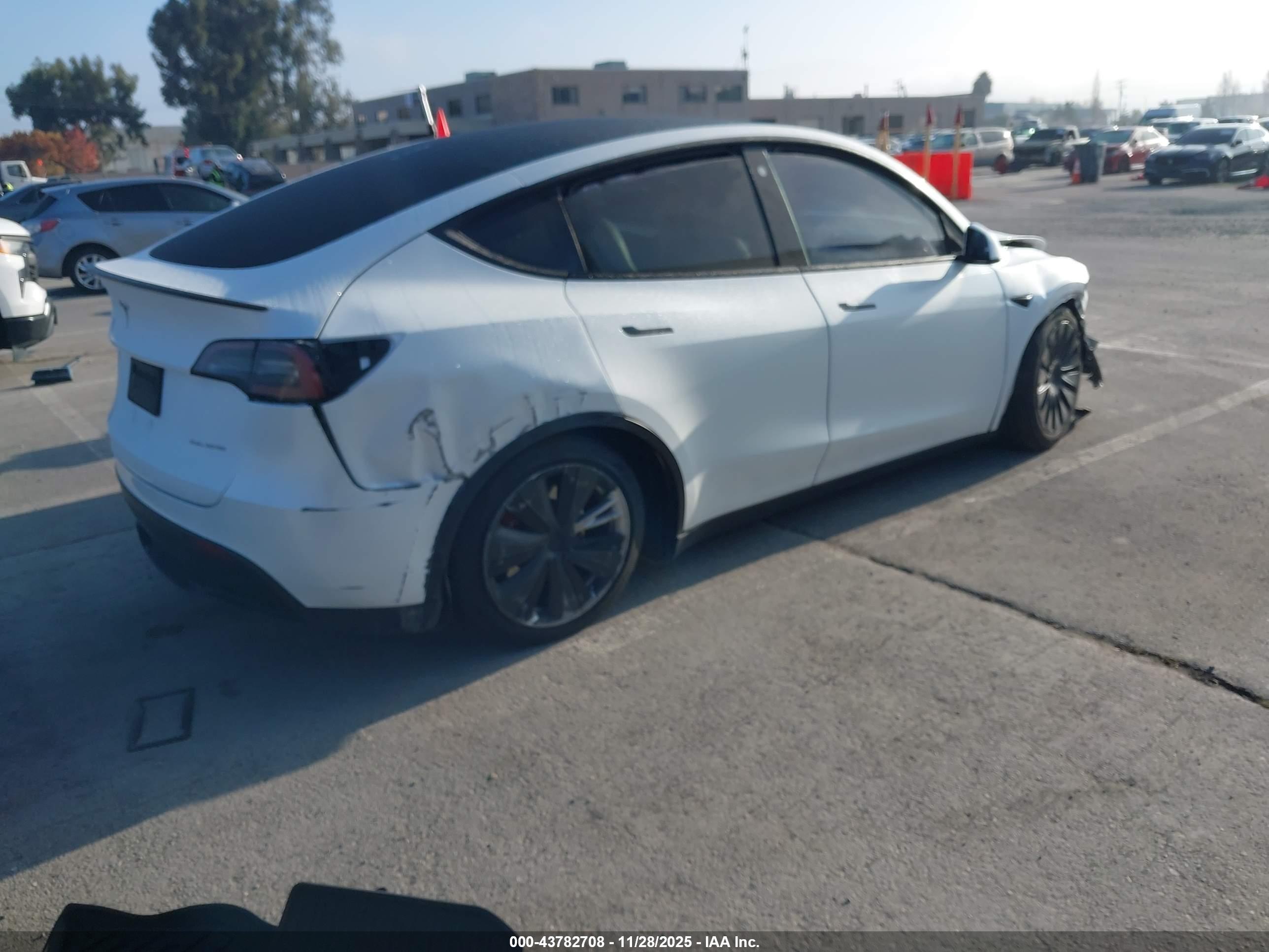 TESLA MODEL image 4