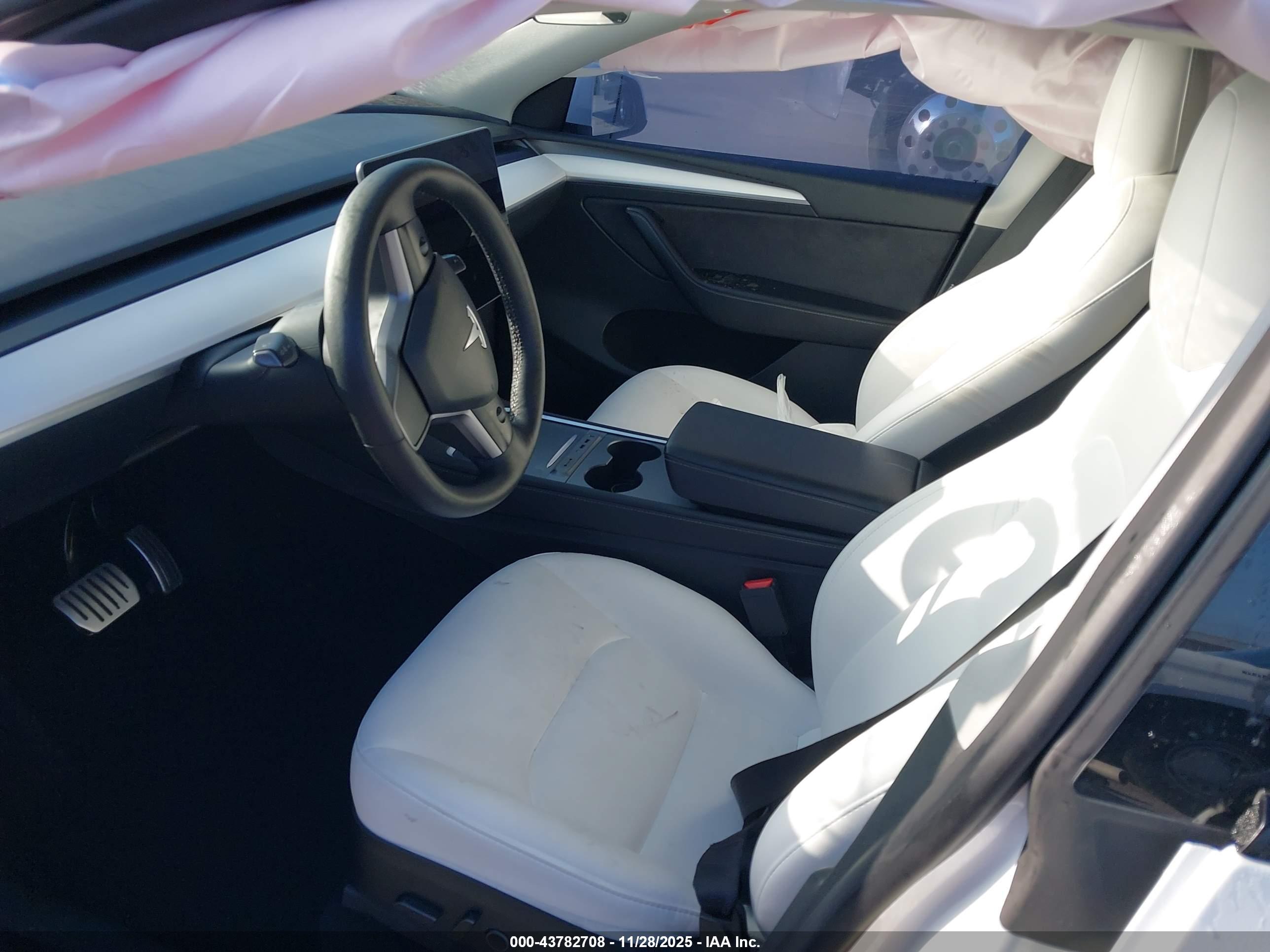 TESLA MODEL image 5