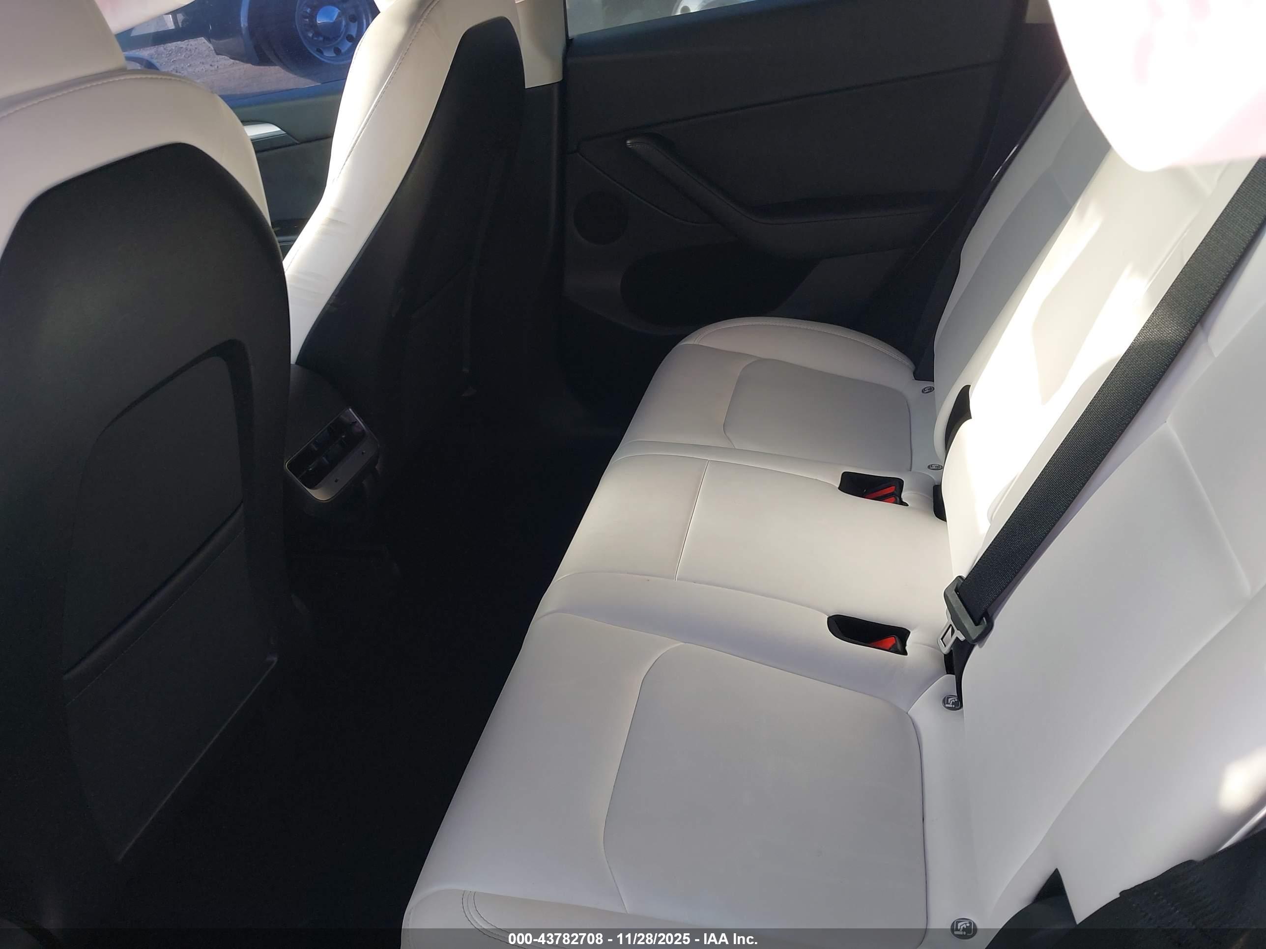 TESLA MODEL image 8