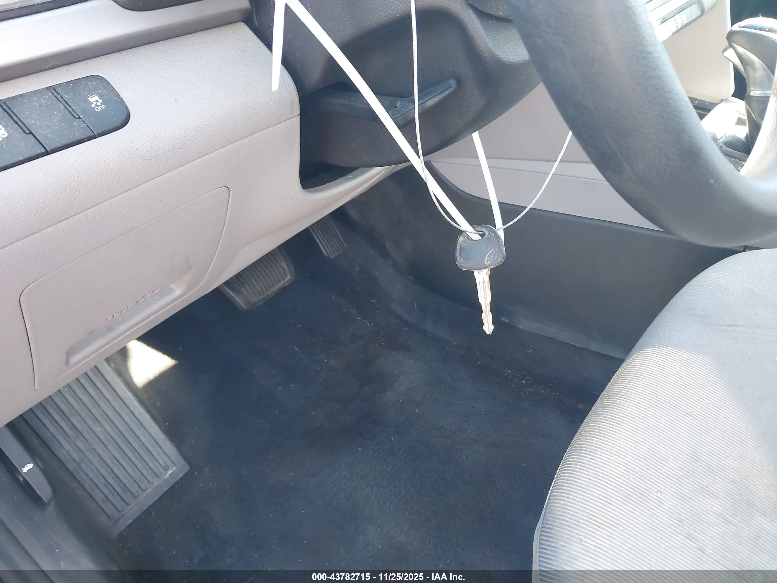 HYUNDAI ELANTRA image 11