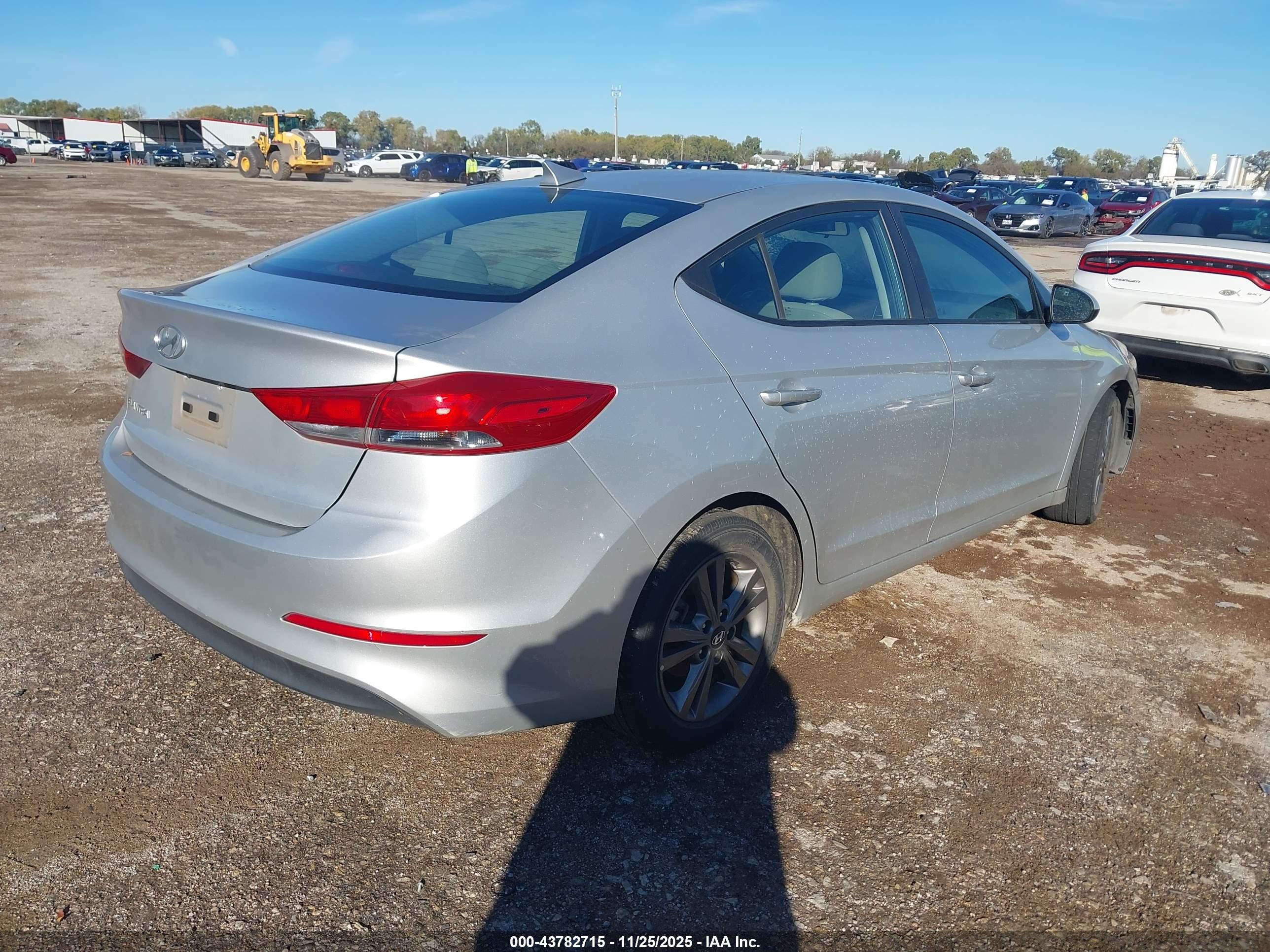 HYUNDAI ELANTRA image 4