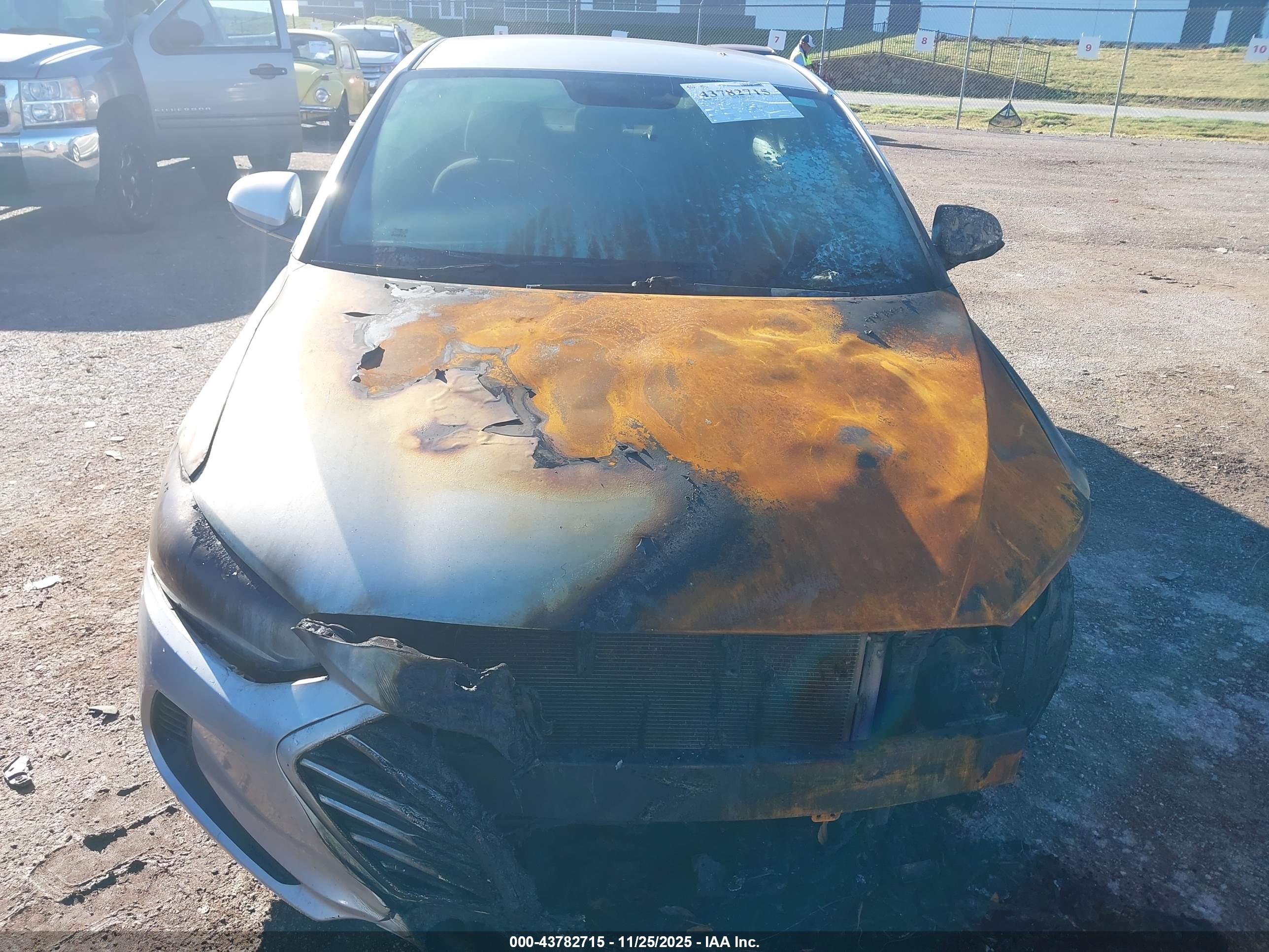 HYUNDAI ELANTRA image 6