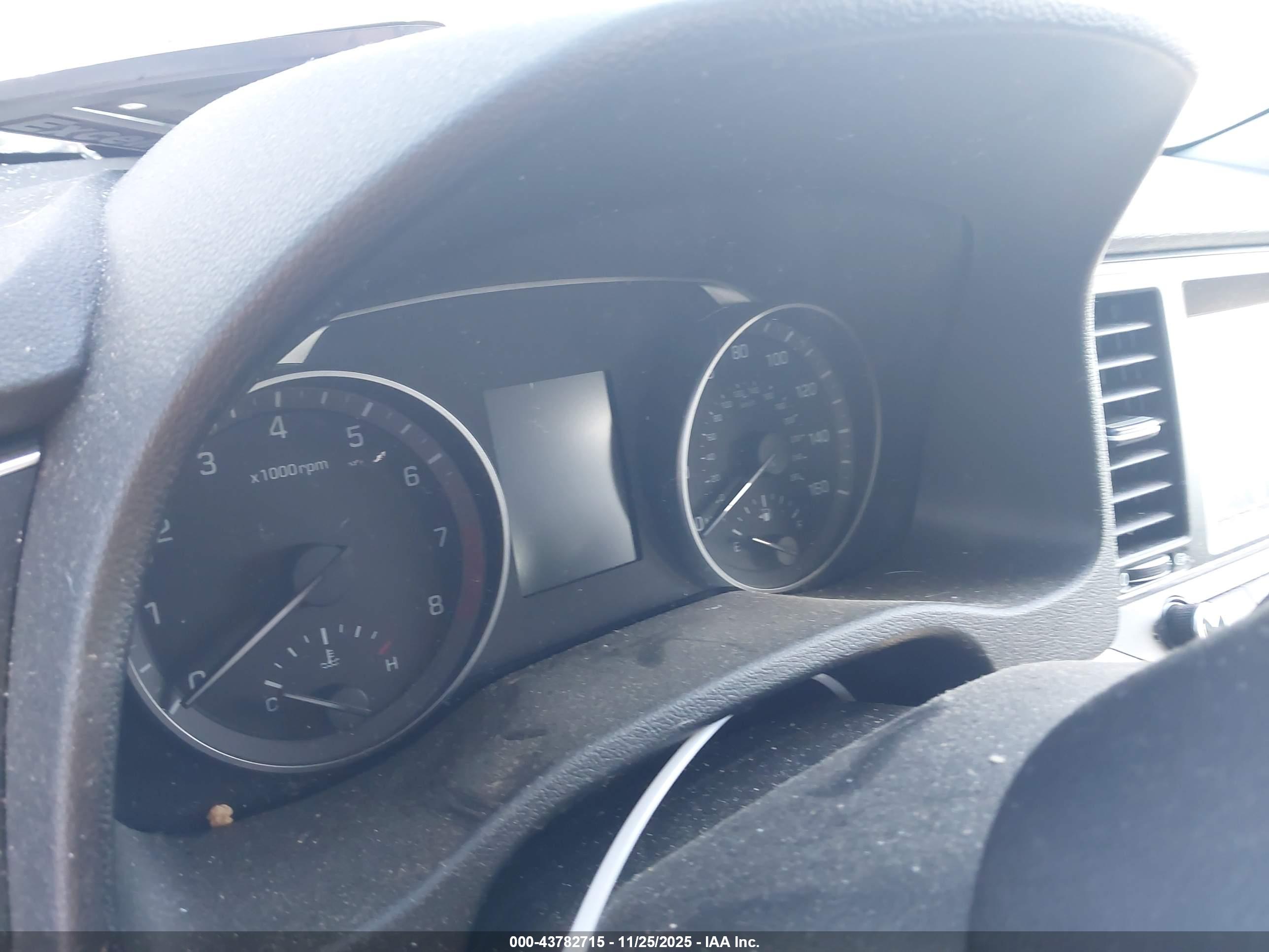HYUNDAI ELANTRA image 7