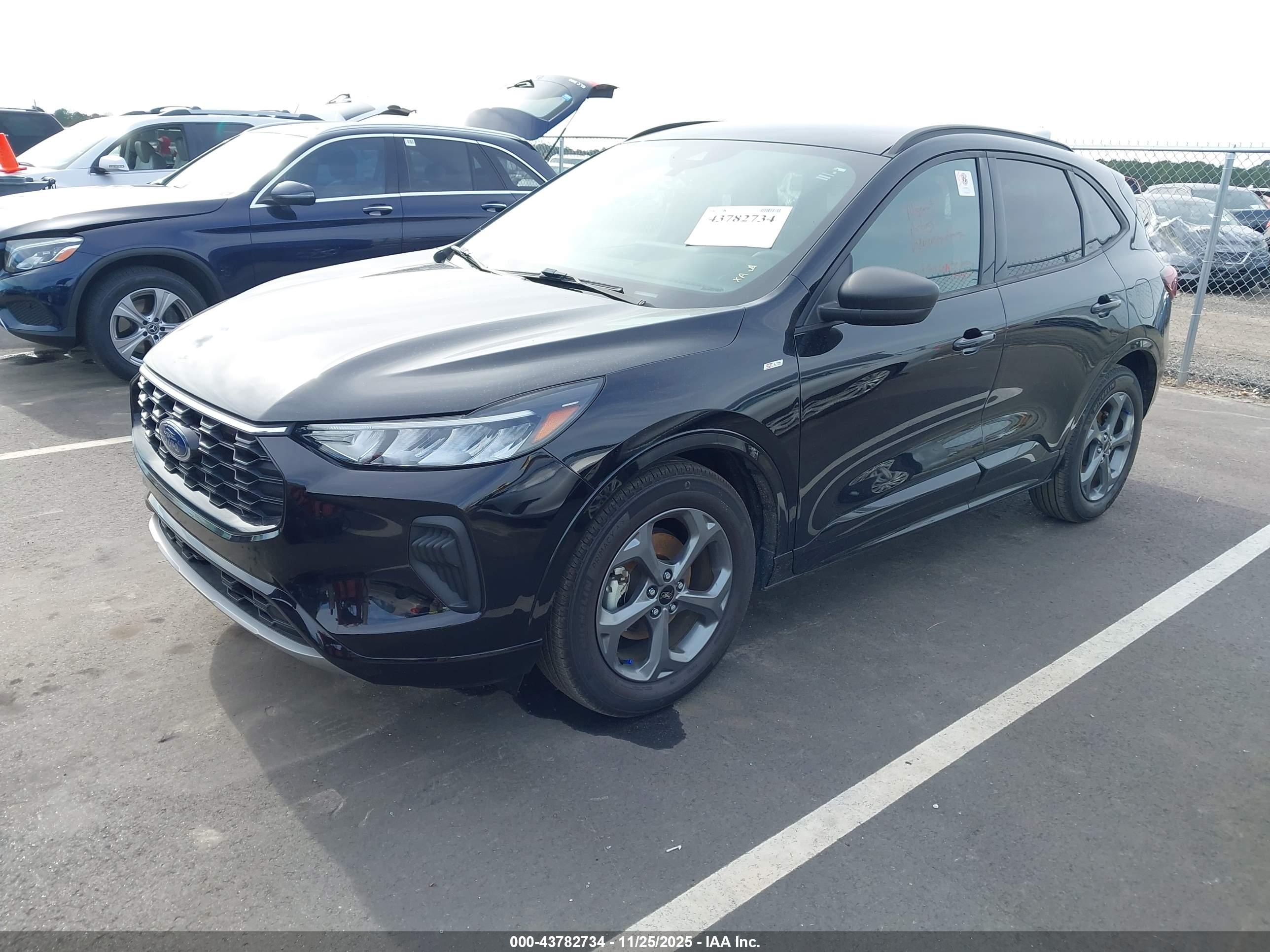 FORD ESCAPE image 2