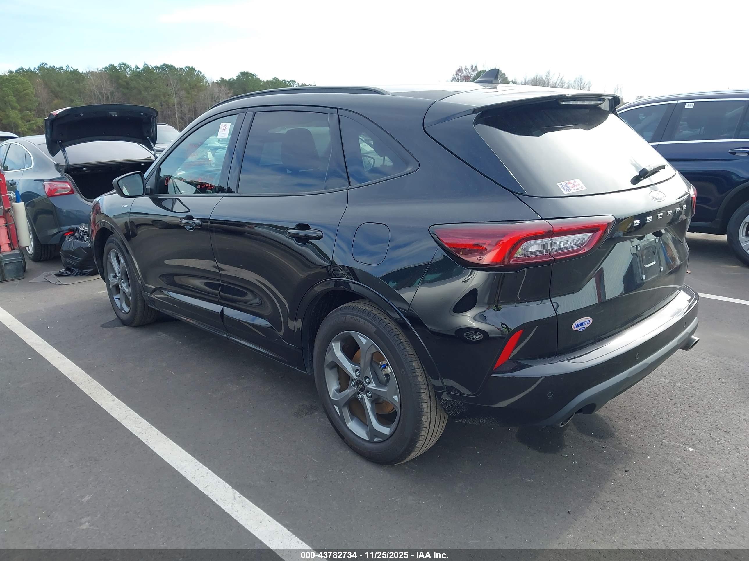 FORD ESCAPE image 3