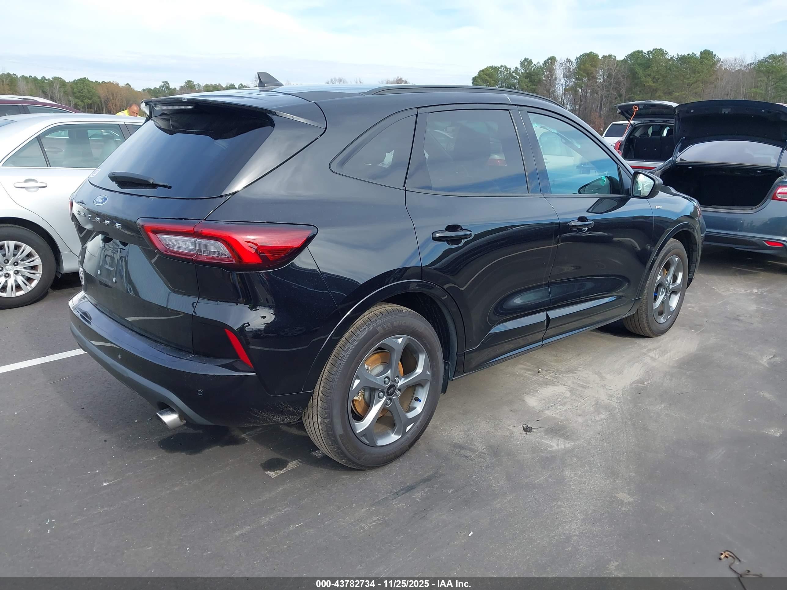 FORD ESCAPE image 4