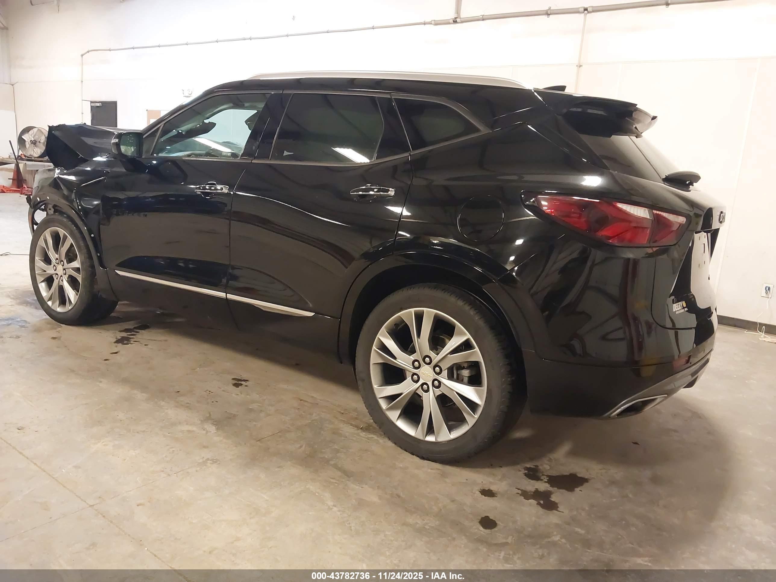 CHEVROLET BLAZER image 3