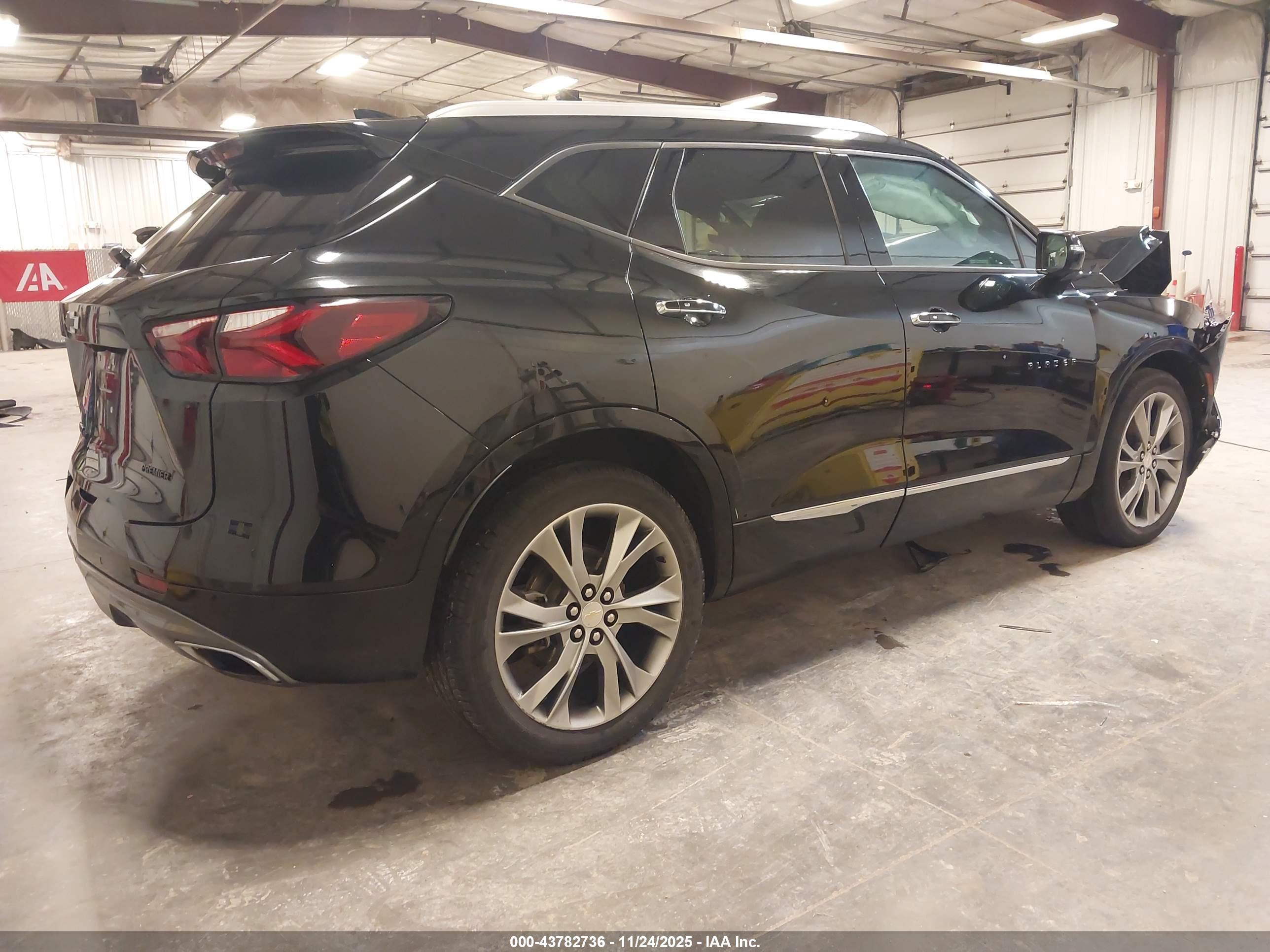 CHEVROLET BLAZER image 4