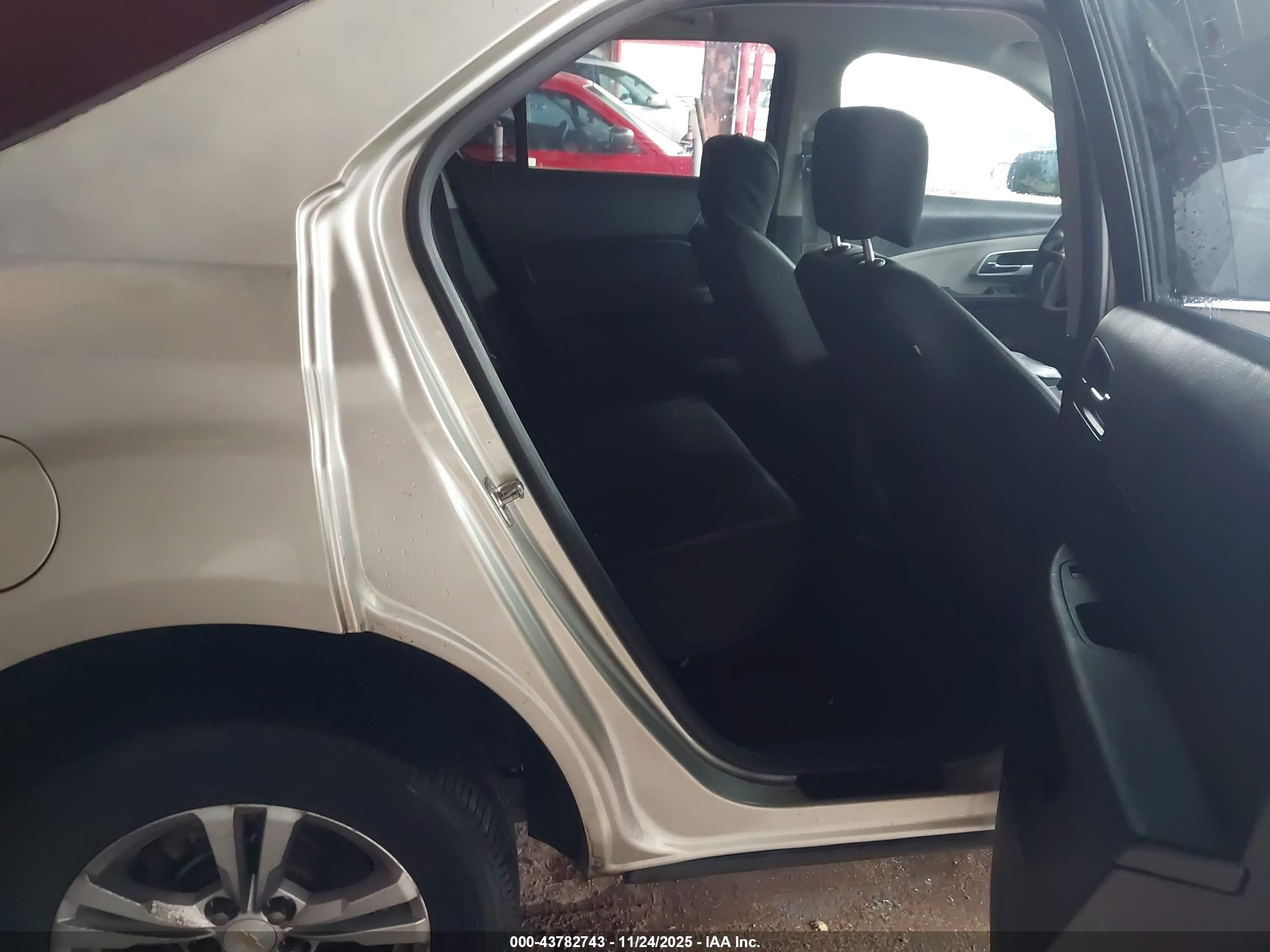 CHEVROLET EQUINOX image 8