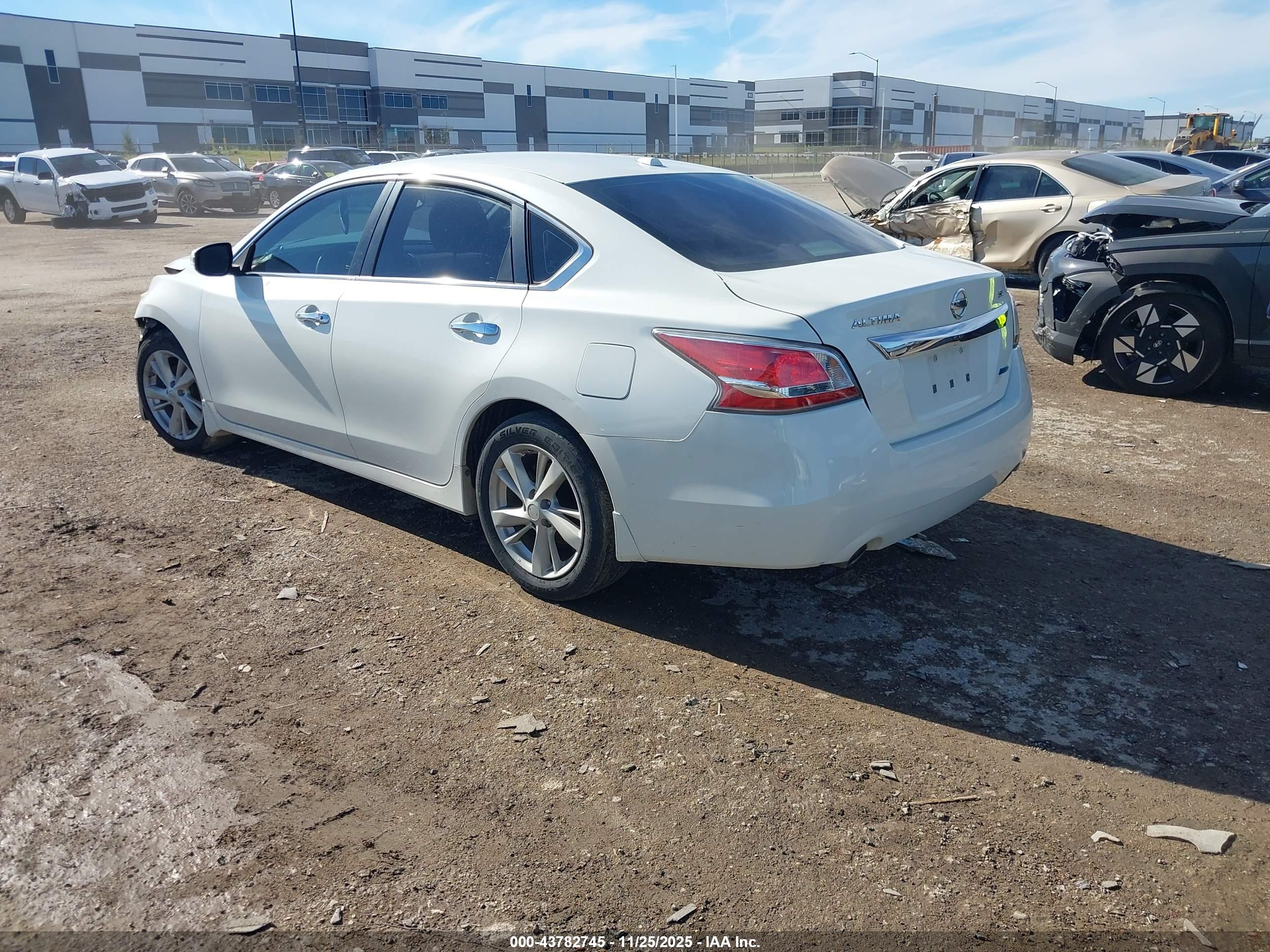 NISSAN ALTIMA image 3