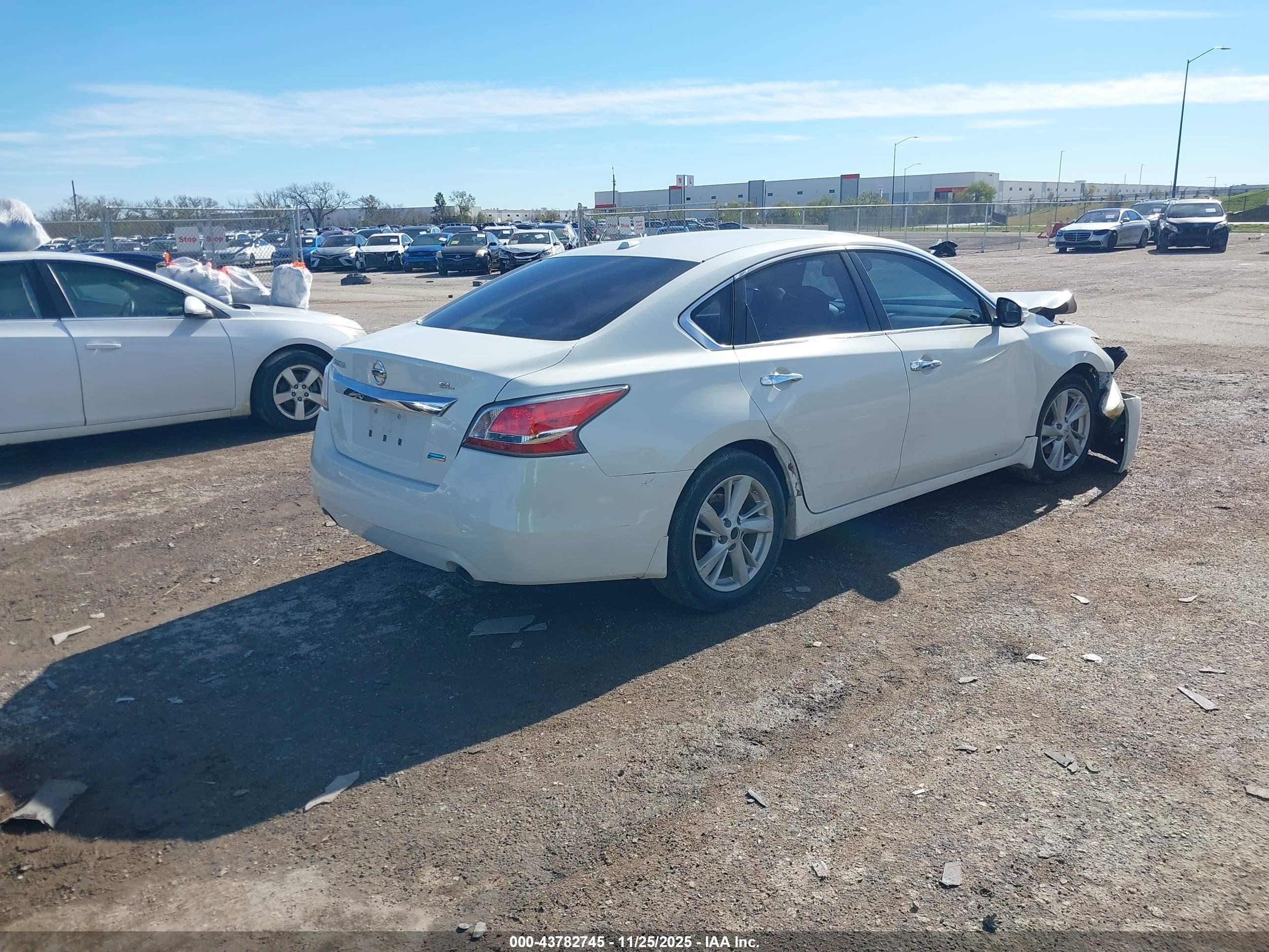 NISSAN ALTIMA image 4