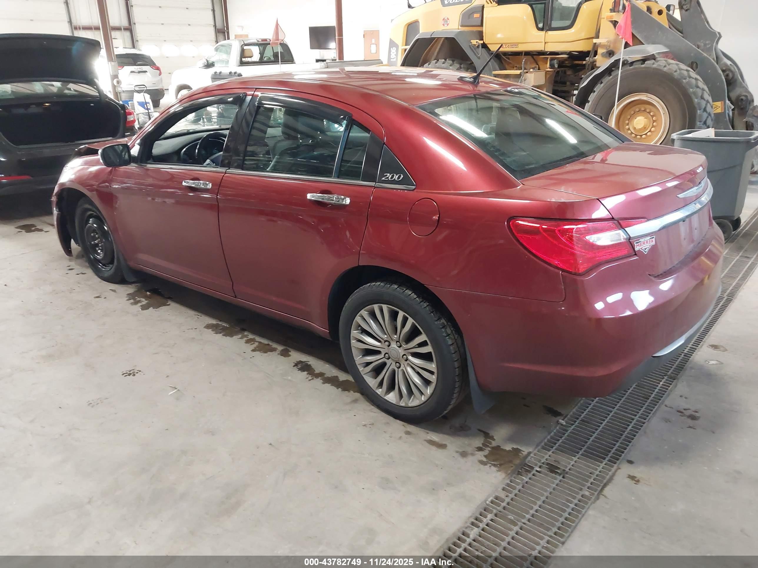 CHRYSLER 200 image 3