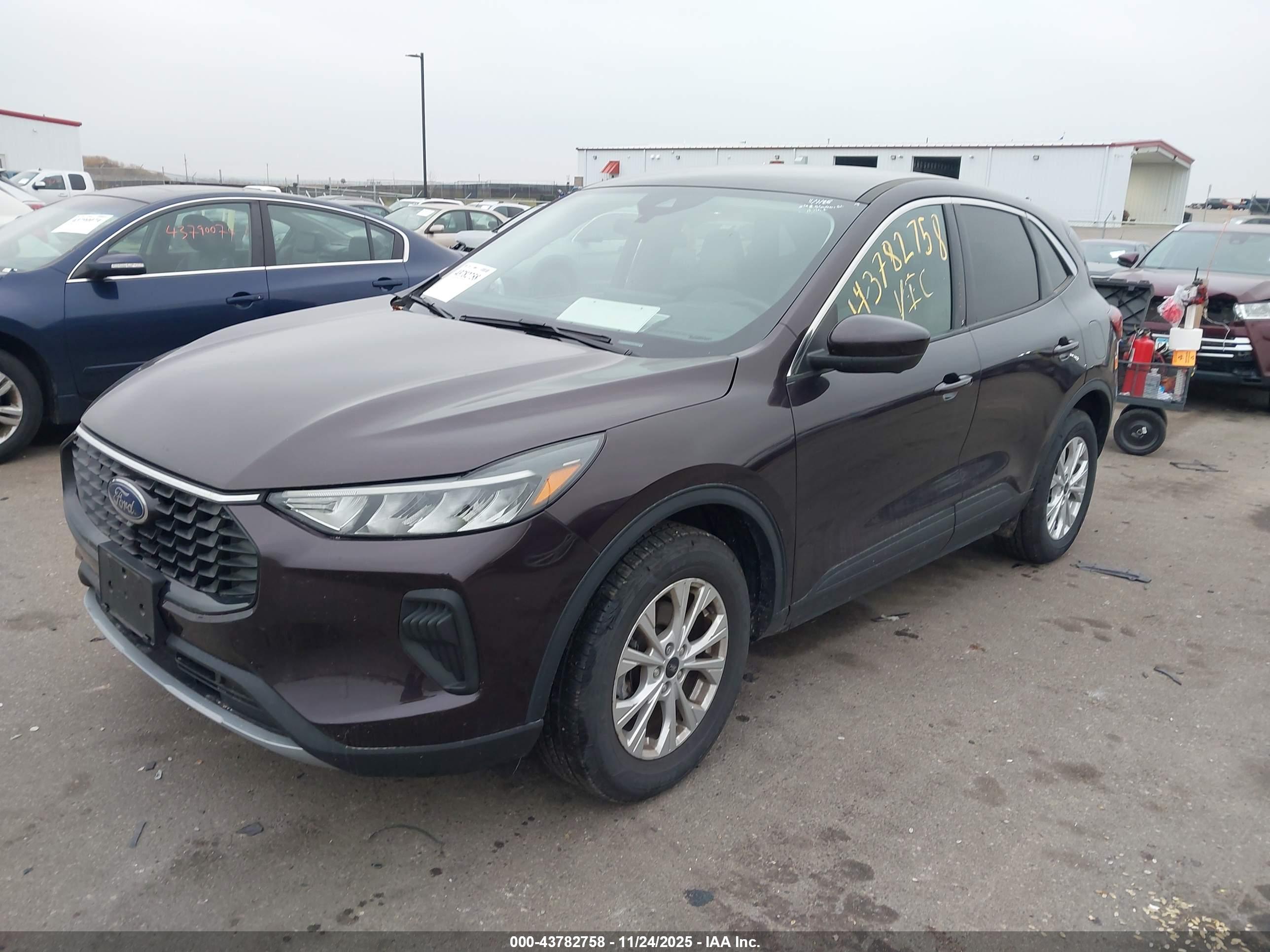 FORD ESCAPE image 2