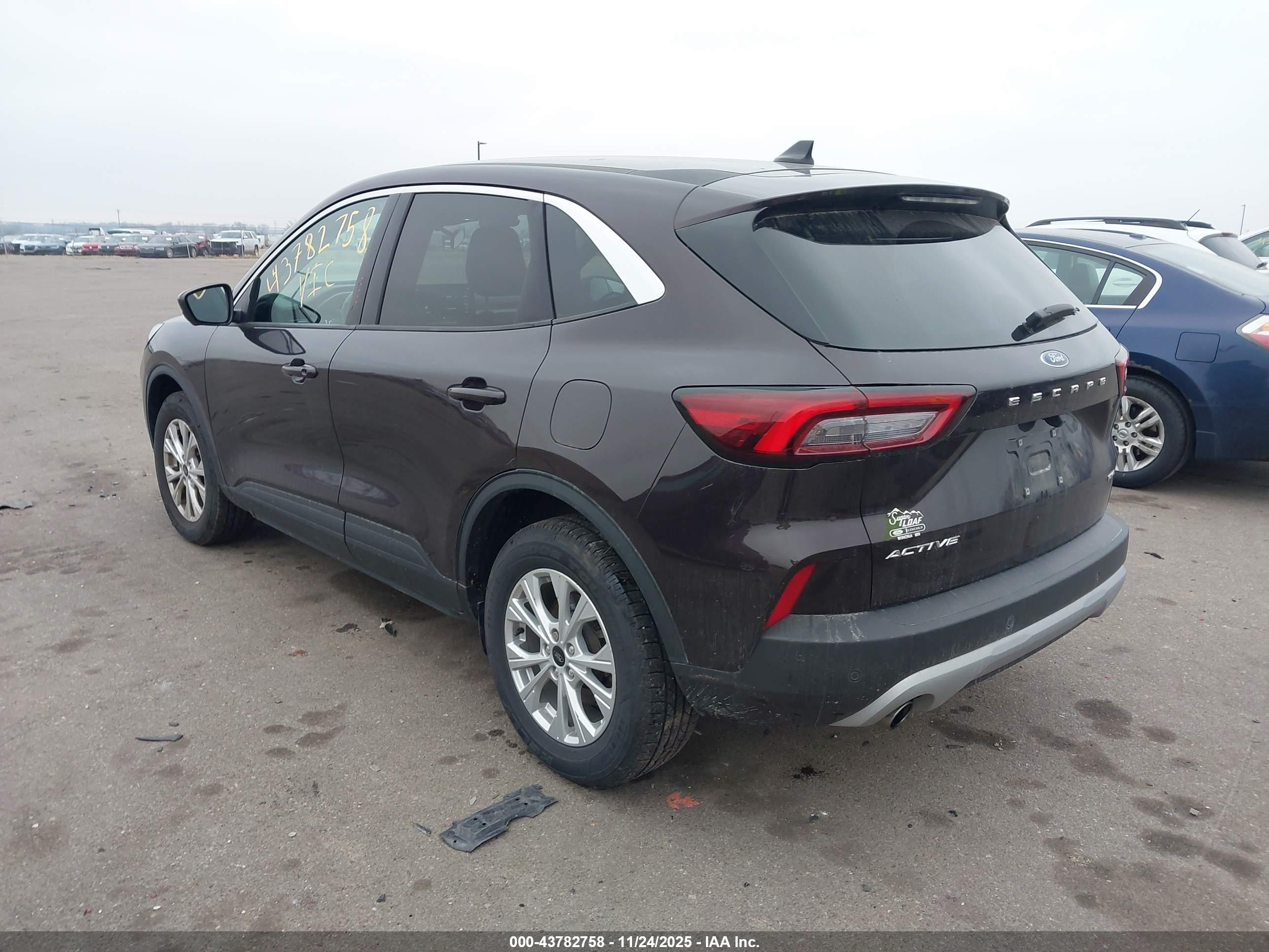 FORD ESCAPE image 3