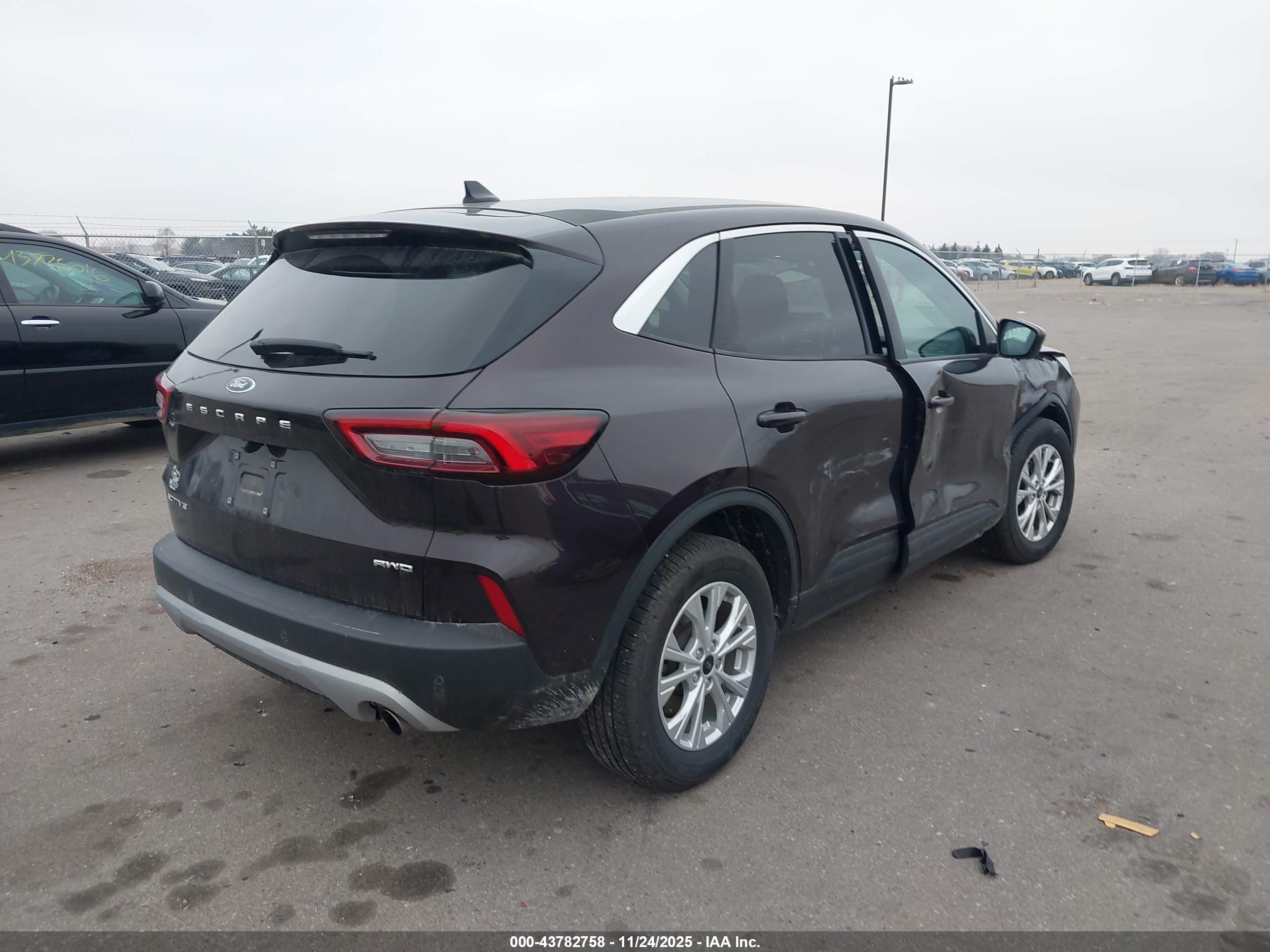 FORD ESCAPE image 4