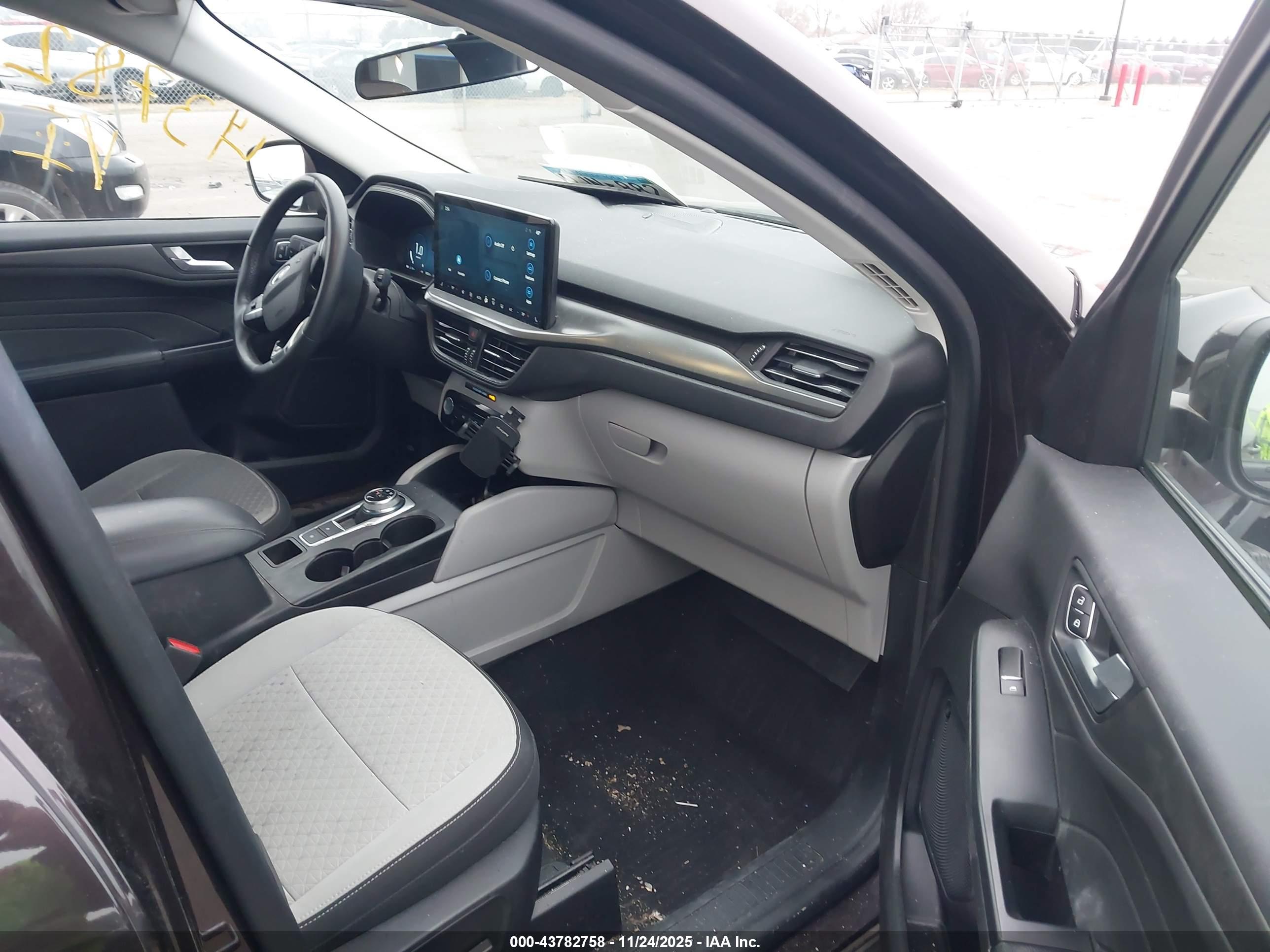 FORD ESCAPE image 5