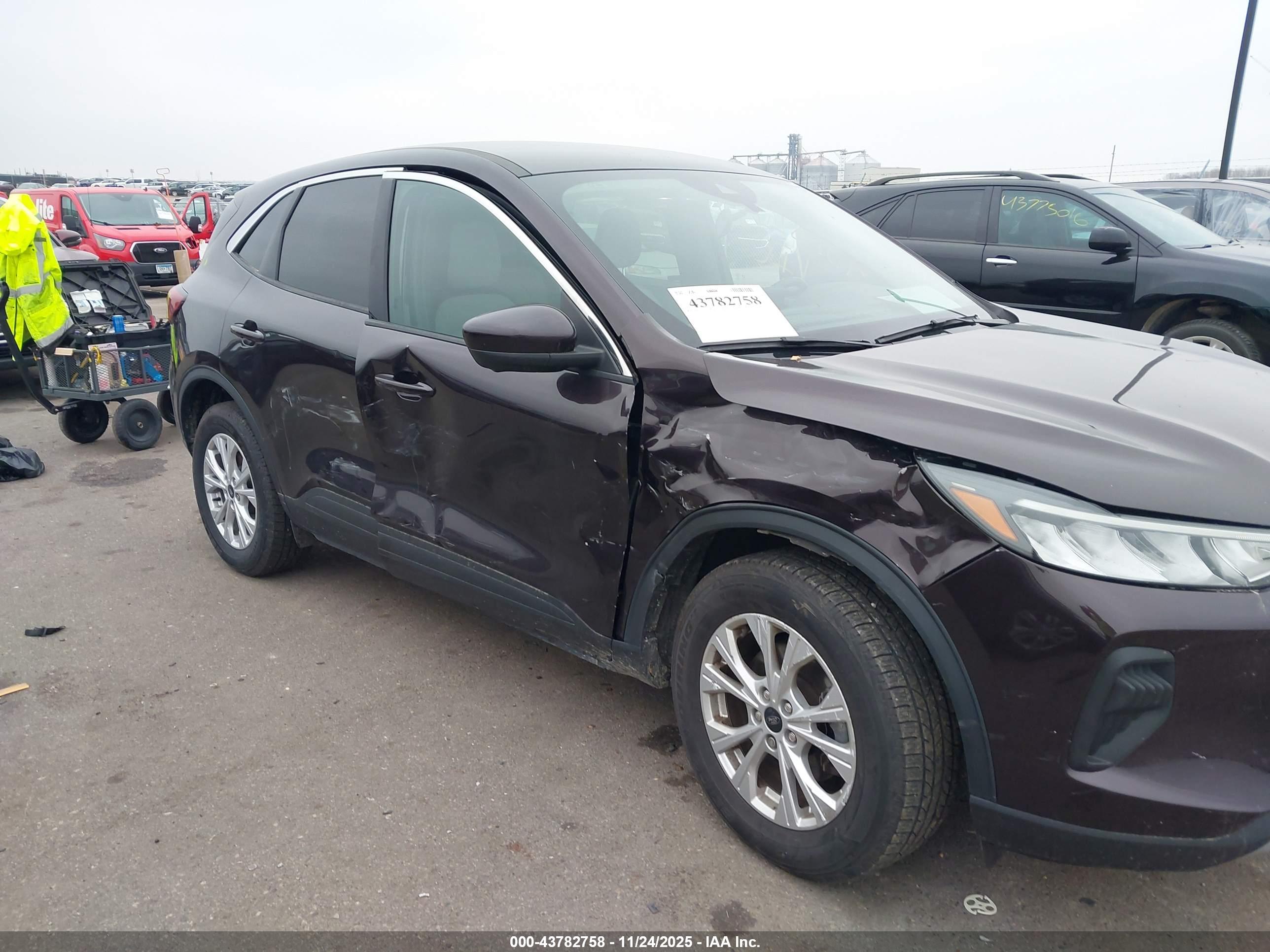FORD ESCAPE image 6