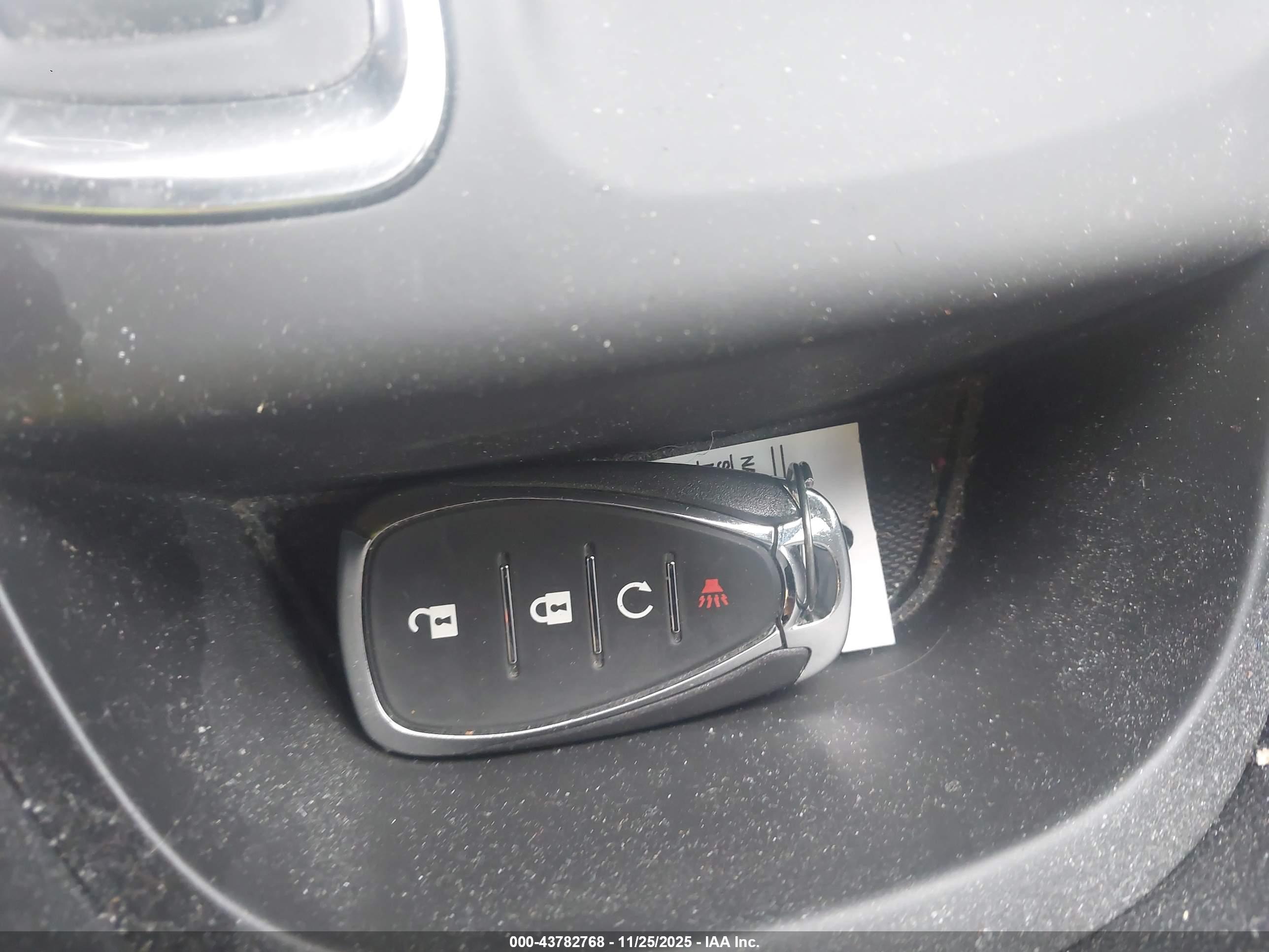 CHEVROLET EQUINOX image 11