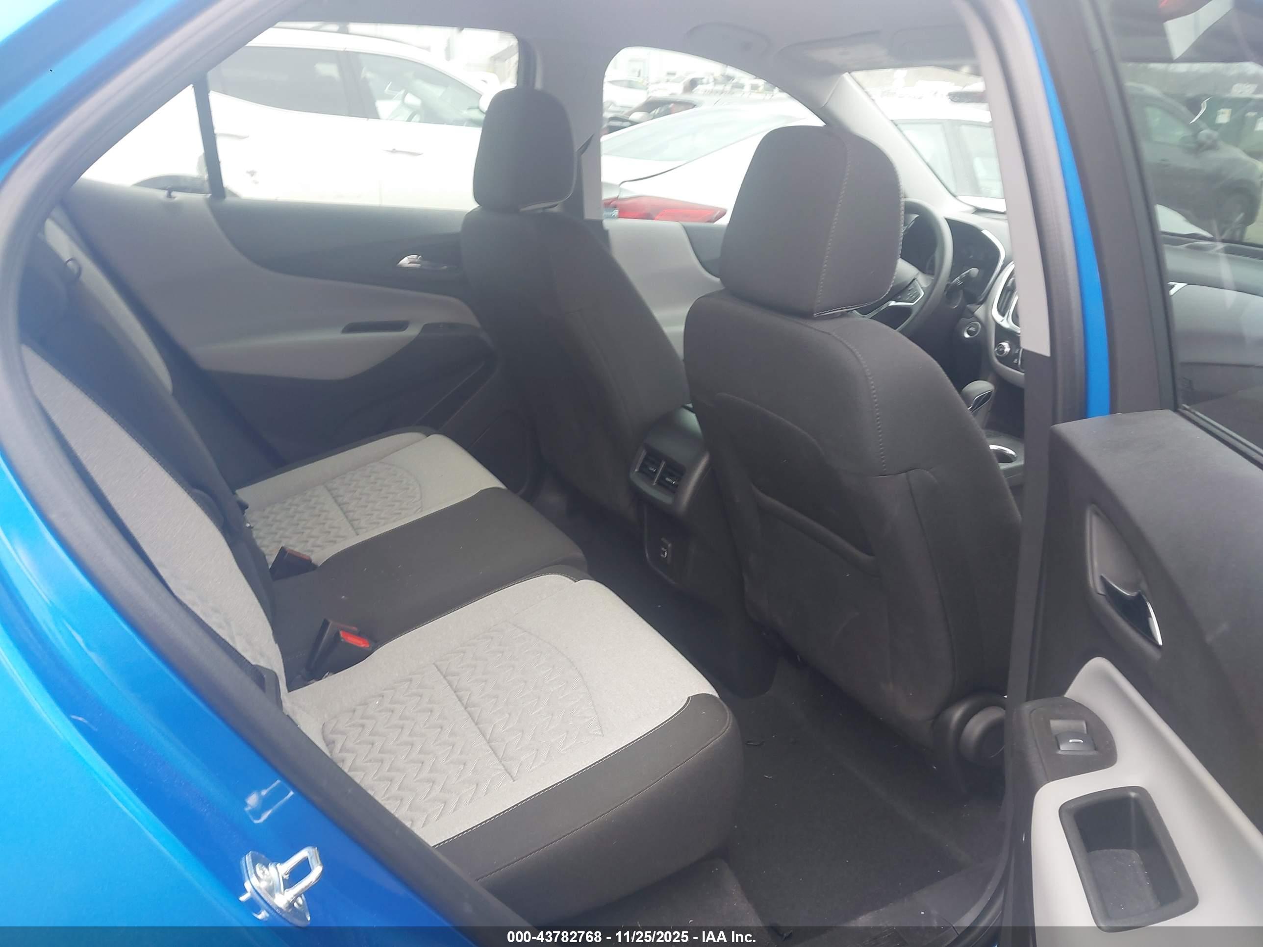 CHEVROLET EQUINOX image 8