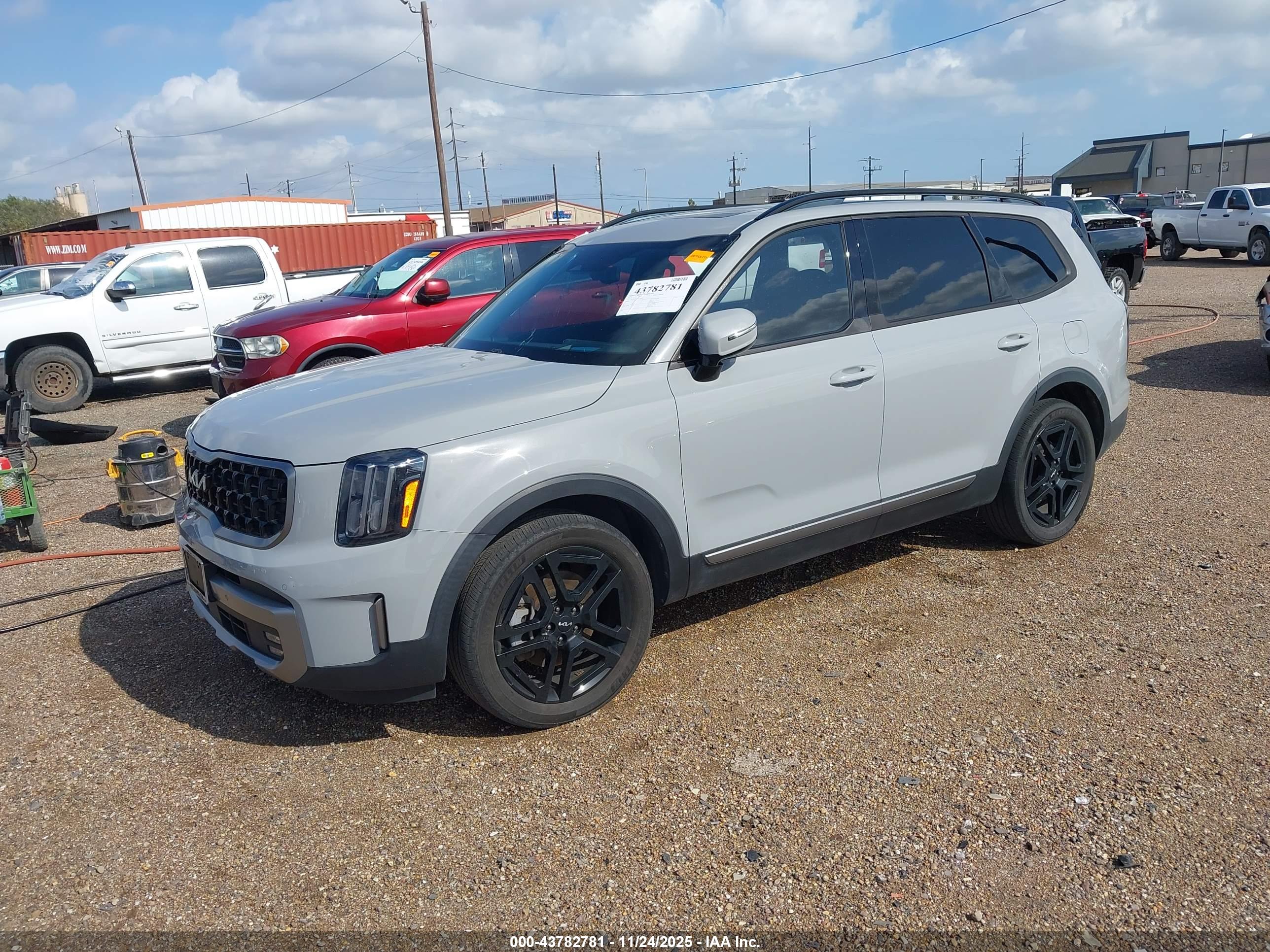 KIA TELLURIDE image 2