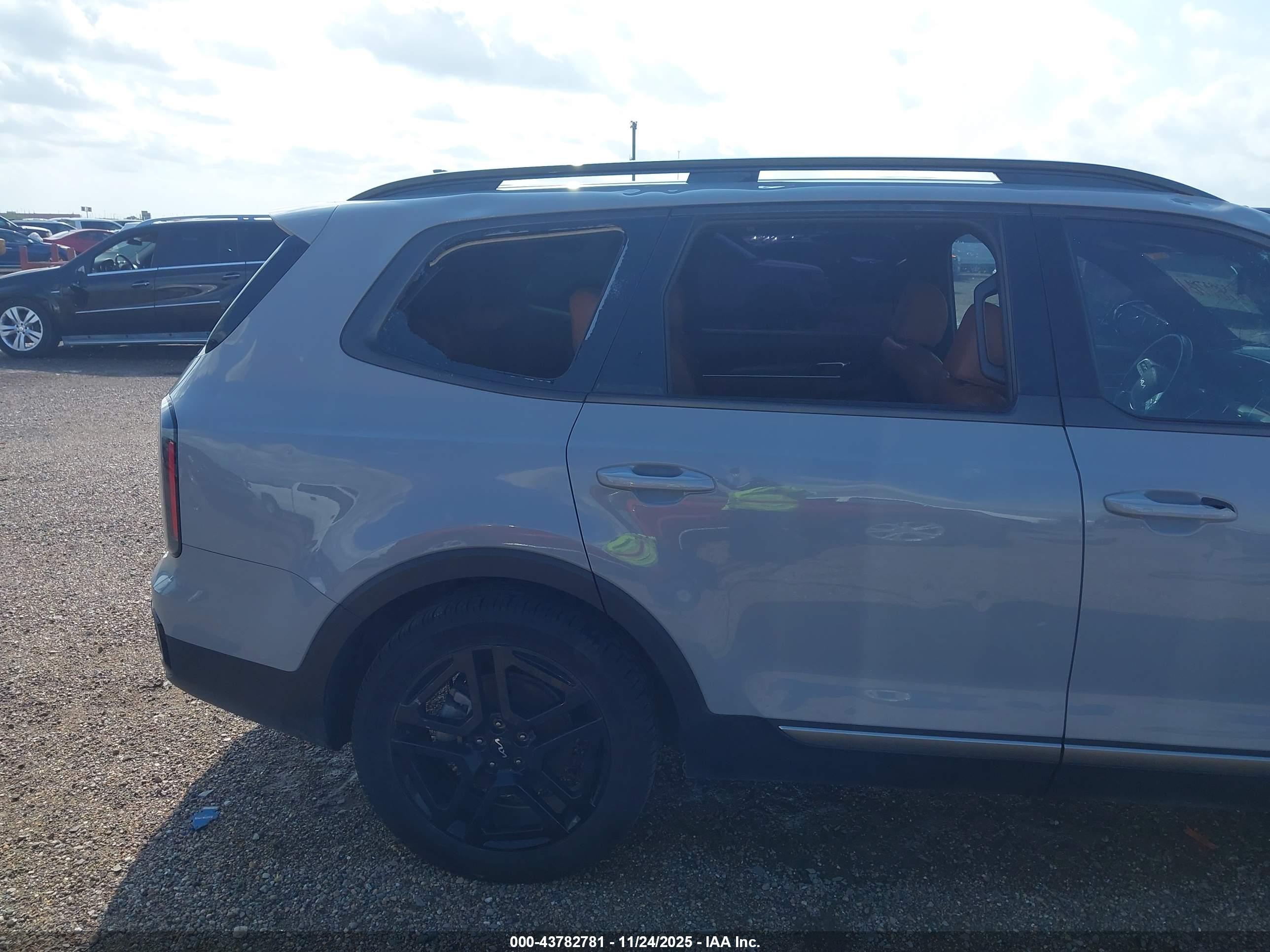 KIA TELLURIDE image 6